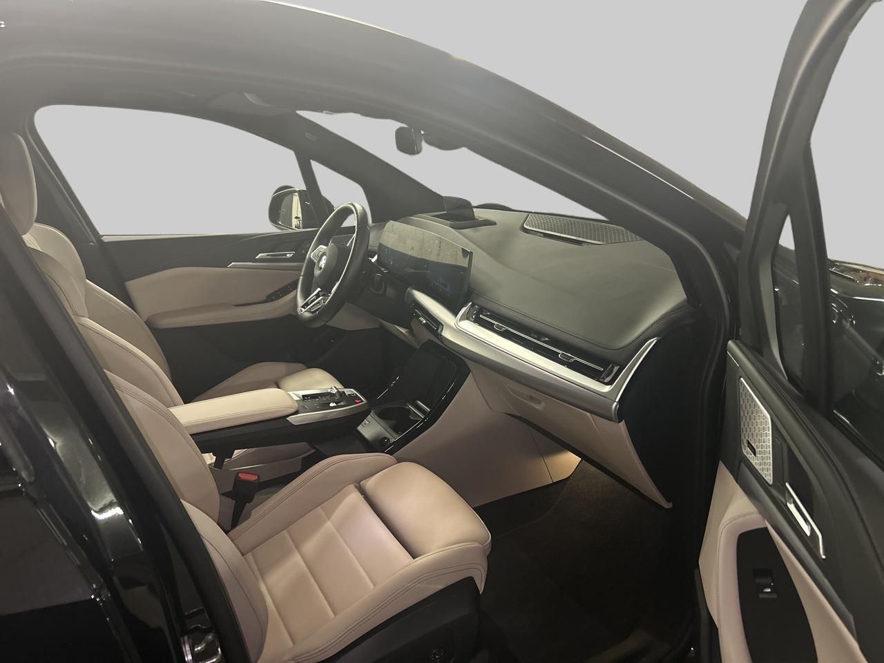 BMW 220i AT M Sport-image-12