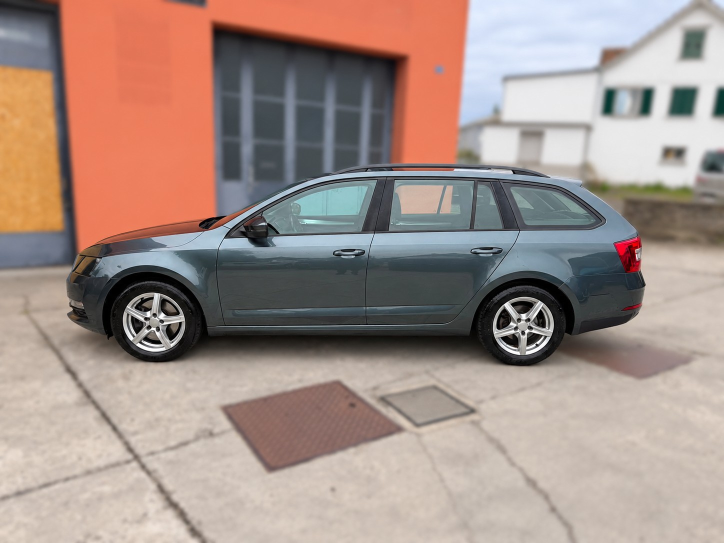 SKODA Octavia Combi 2.0 TDI Clever 4x4-image-1
