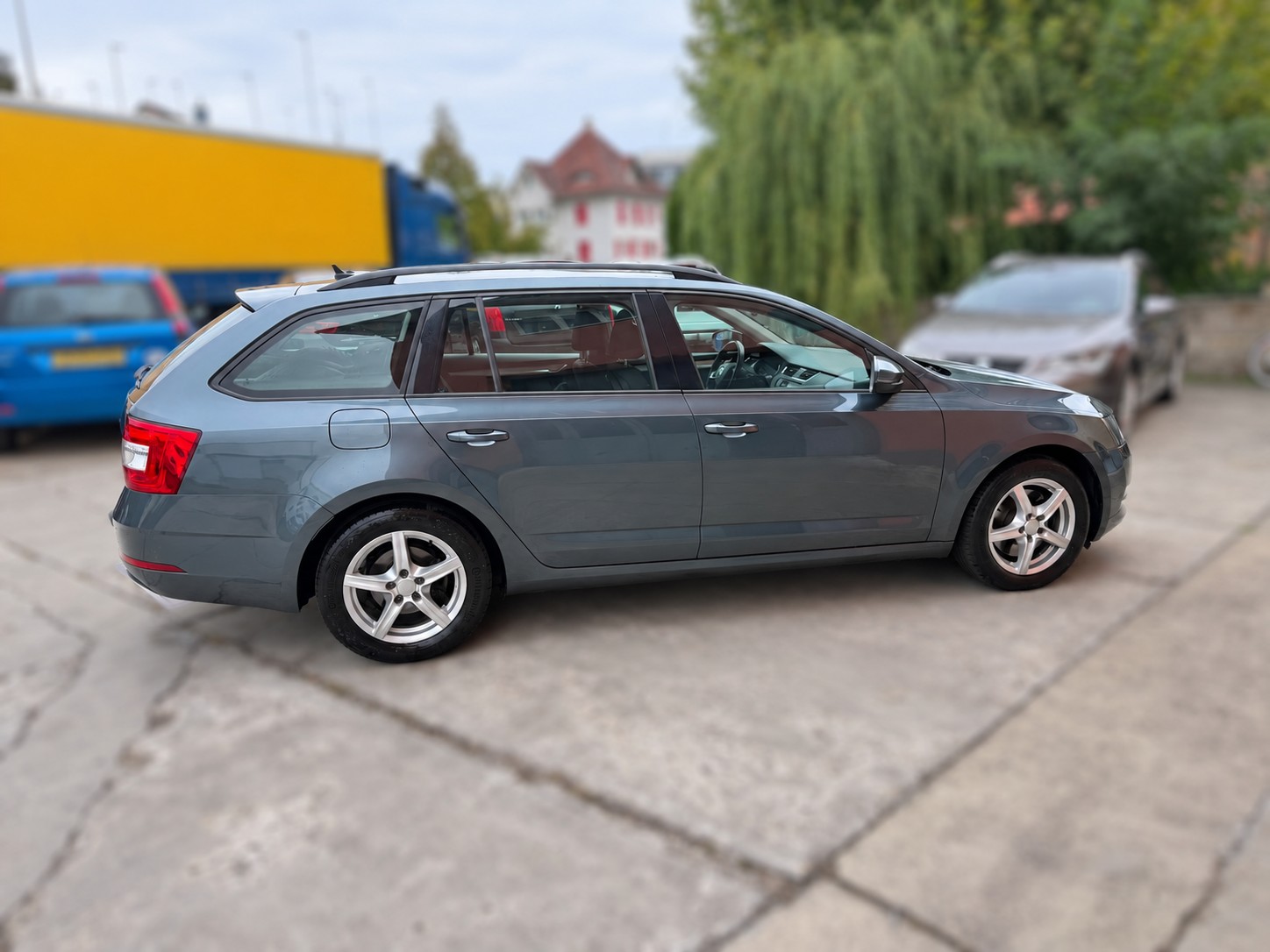 SKODA Octavia Combi 2.0 TDI Clever 4x4-image-5