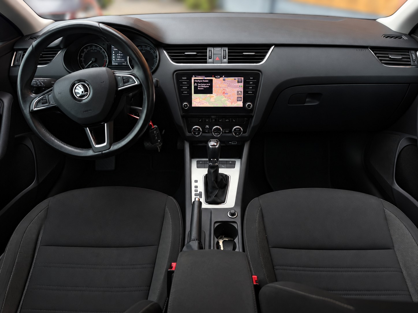 SKODA Octavia Combi 2.0 TDI Clever 4x4-image-9
