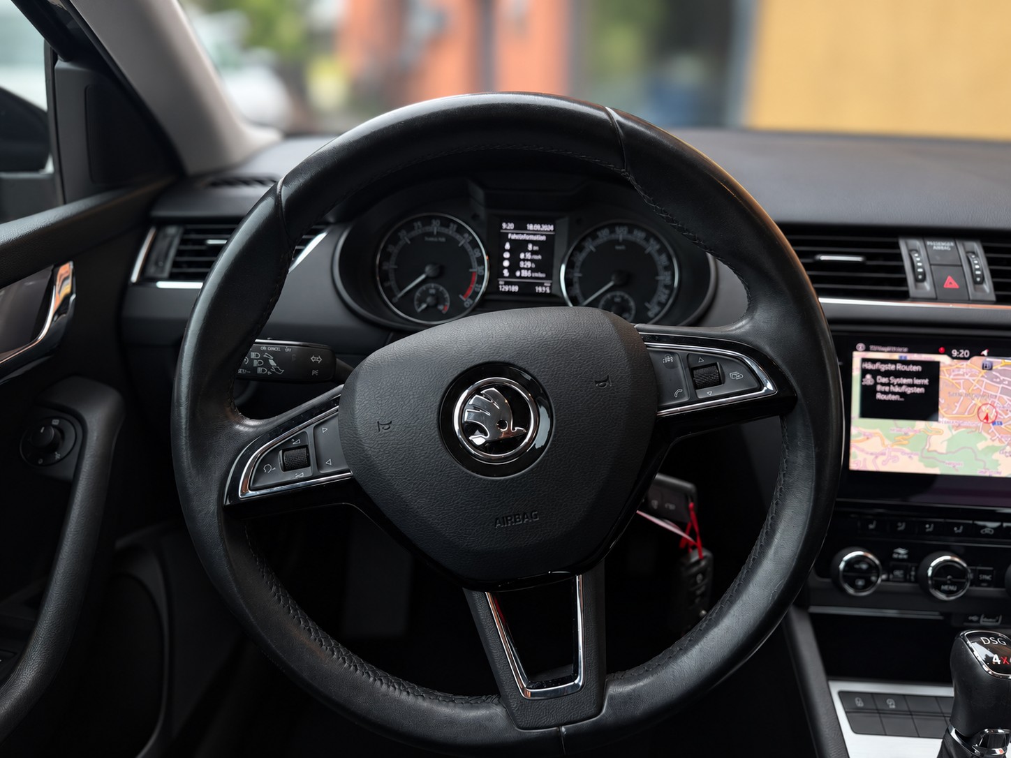 SKODA Octavia Combi 2.0 TDI Clever 4x4-image-10