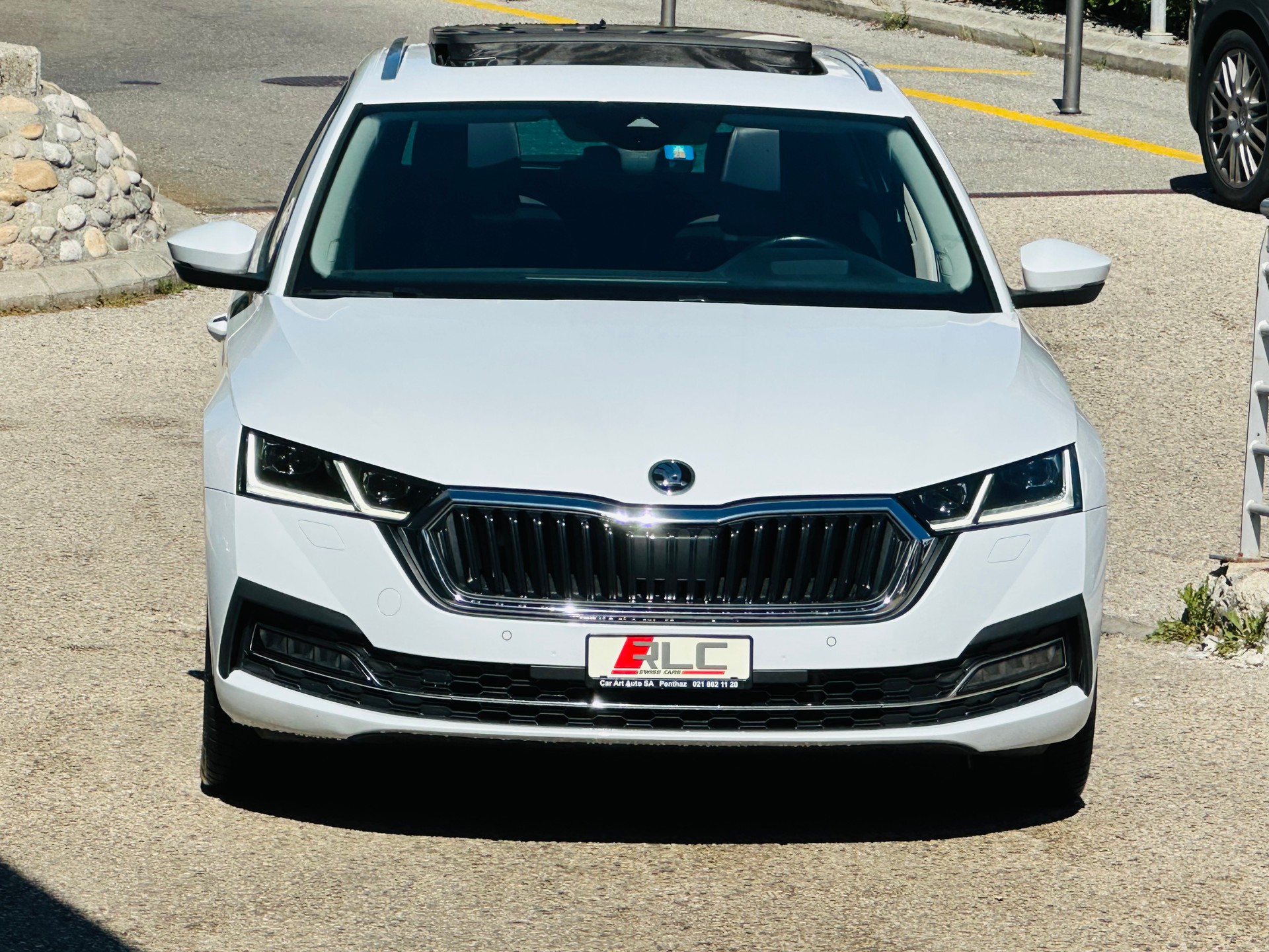 SKODA Octavia Combi 1.4 TSI PHEV DSG Style-image-3