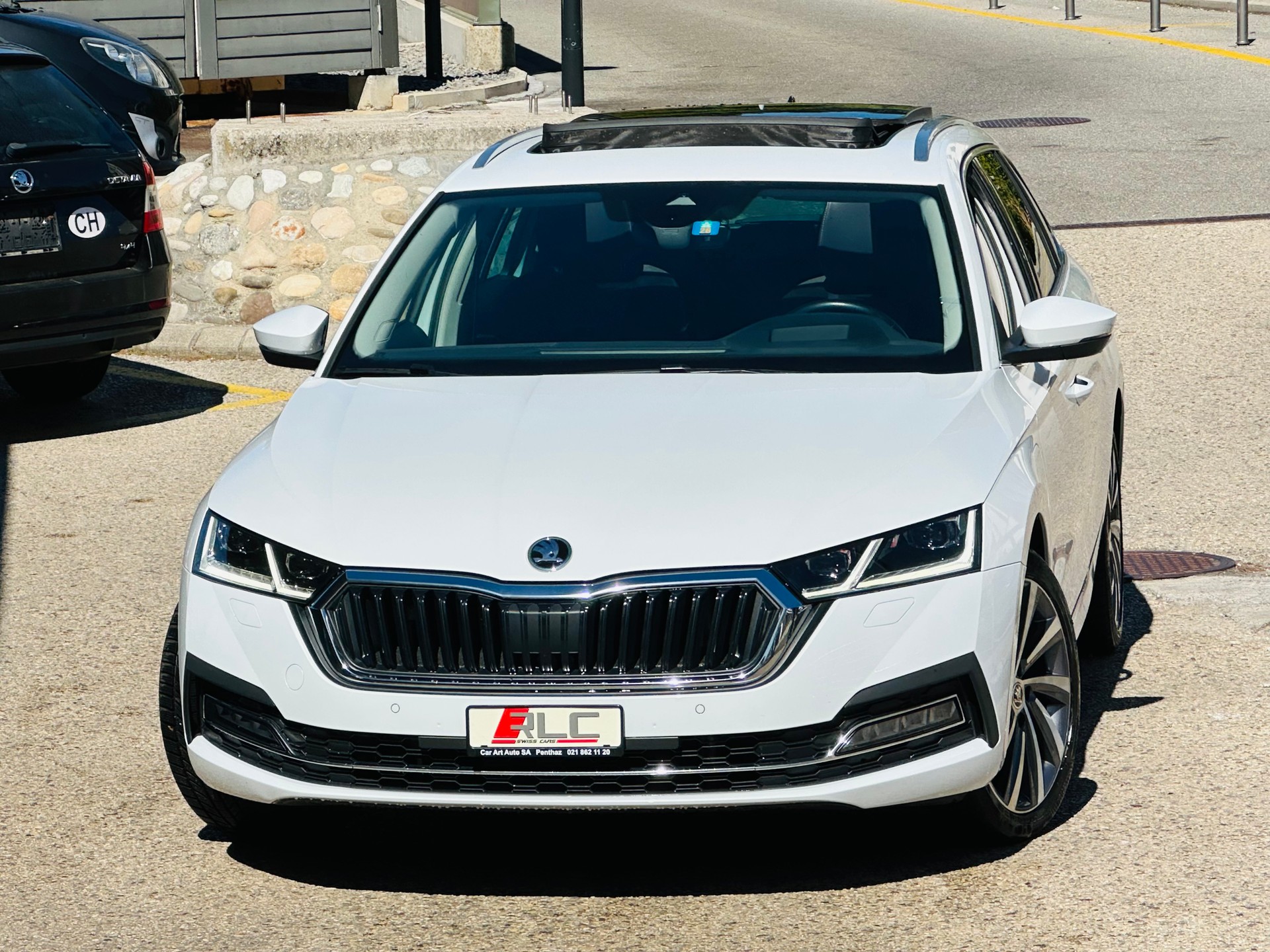 SKODA Octavia Combi 1.4 TSI PHEV DSG Style-image-0