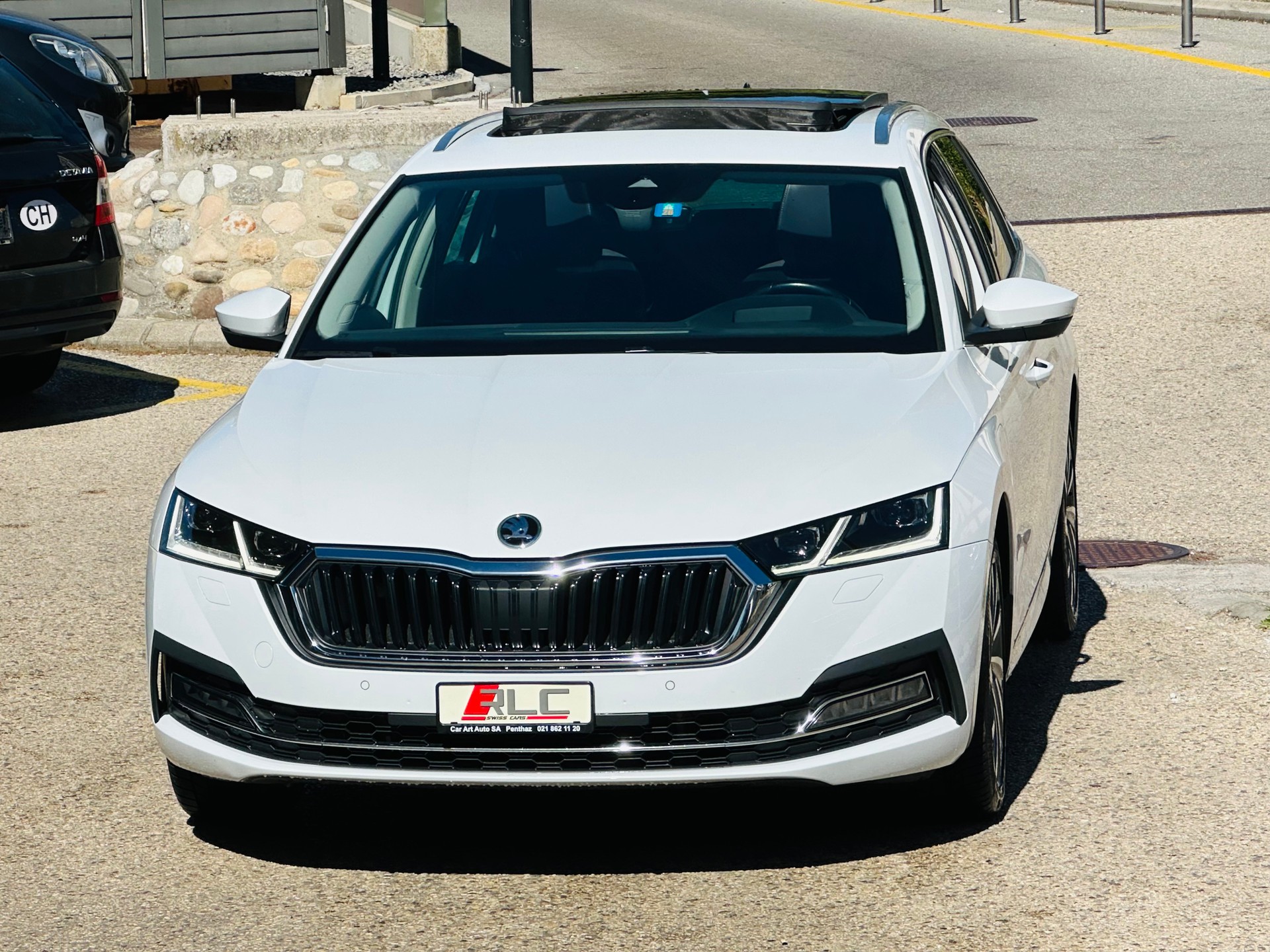 SKODA Octavia Combi 1.4 TSI PHEV DSG Style-image-2
