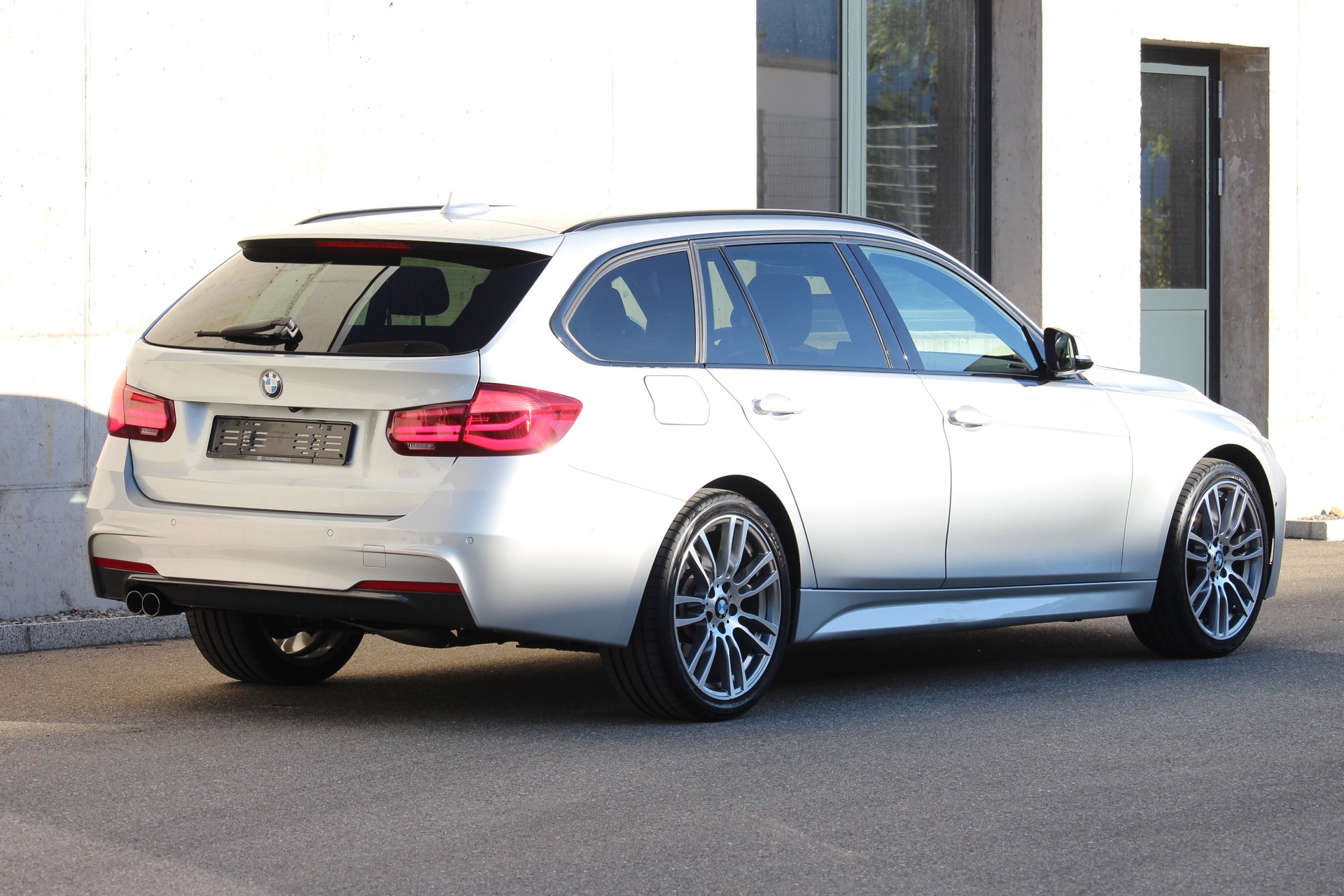 BMW 320d xDrive Touring Edition M Sport Steptronic *Facelift Model *19 Zoll M-Aluräder *CH-Fahrzeug-image-3