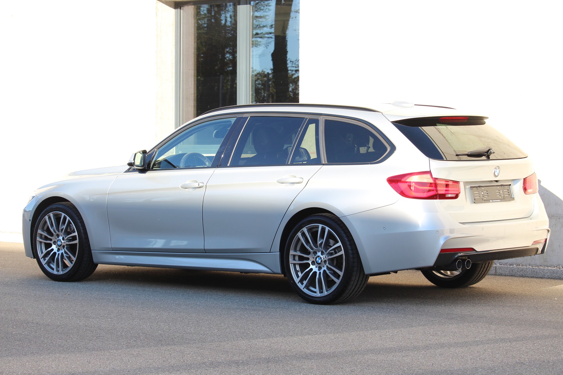 BMW 320d xDrive Touring Edition M Sport Steptronic *Facelift Model *19 Zoll M-Aluräder *CH-Fahrzeug-image-7