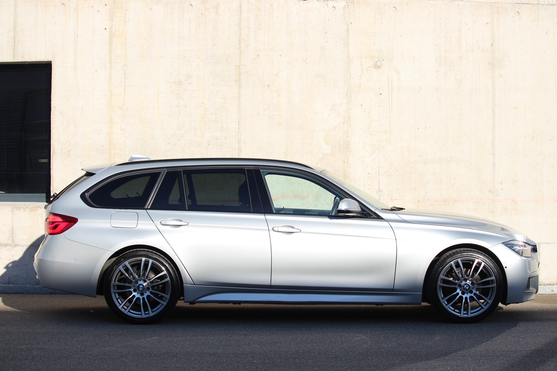 BMW 320d xDrive Touring Edition M Sport Steptronic *Facelift Model *19 Zoll M-Aluräder *CH-Fahrzeug-image-2