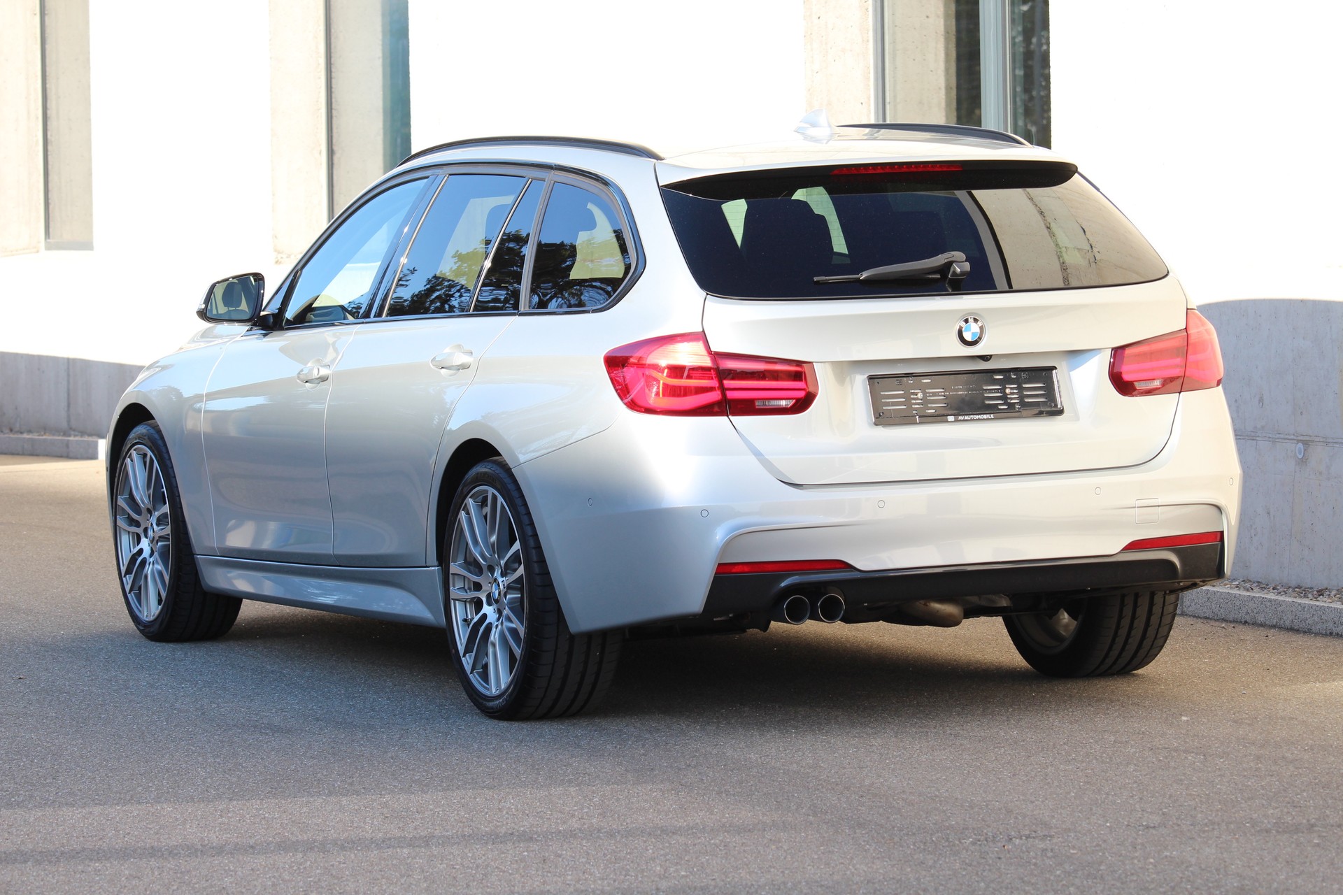 BMW 320d xDrive Touring Edition M Sport Steptronic *Facelift Model *19 Zoll M-Aluräder *CH-Fahrzeug-image-6