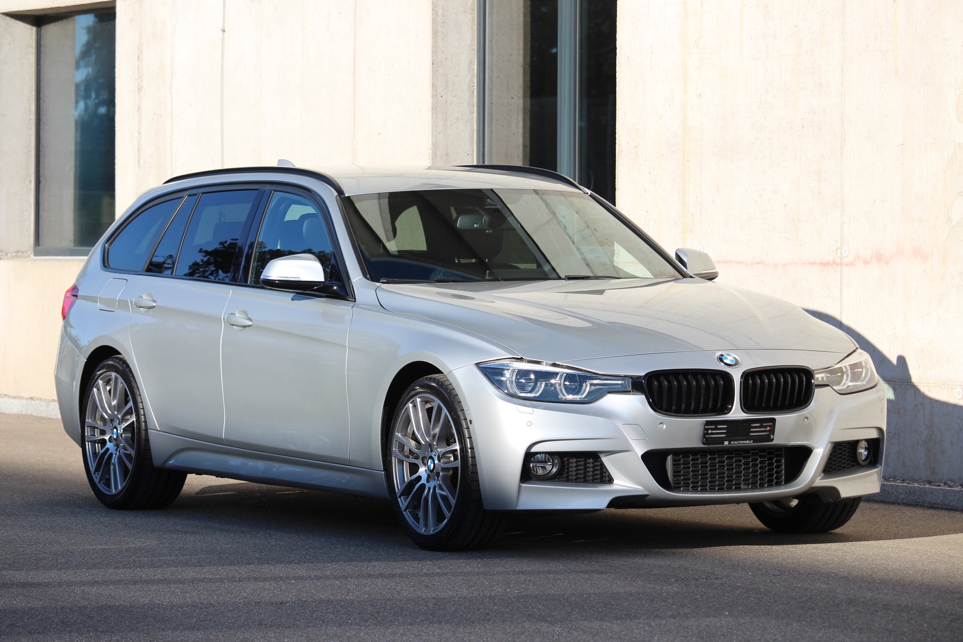 BMW 320d xDrive Touring Edition M Sport Steptronic *Facelift Model *19 Zoll M-Aluräder *CH-Fahrzeug-image-1