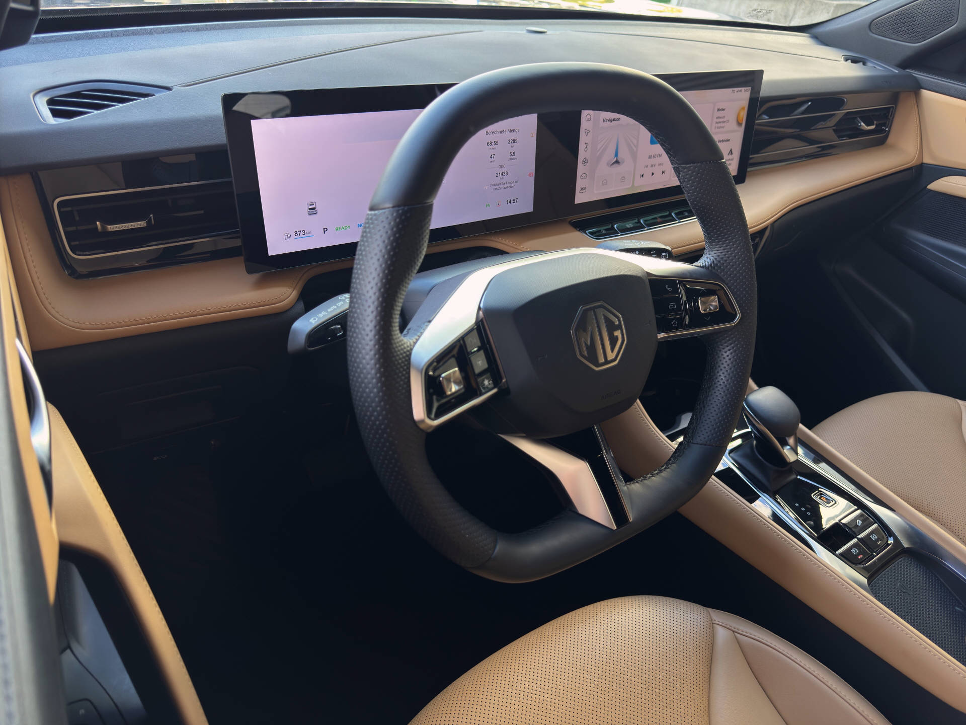 MG HS 1.5 Hybrid Luxury-image-13