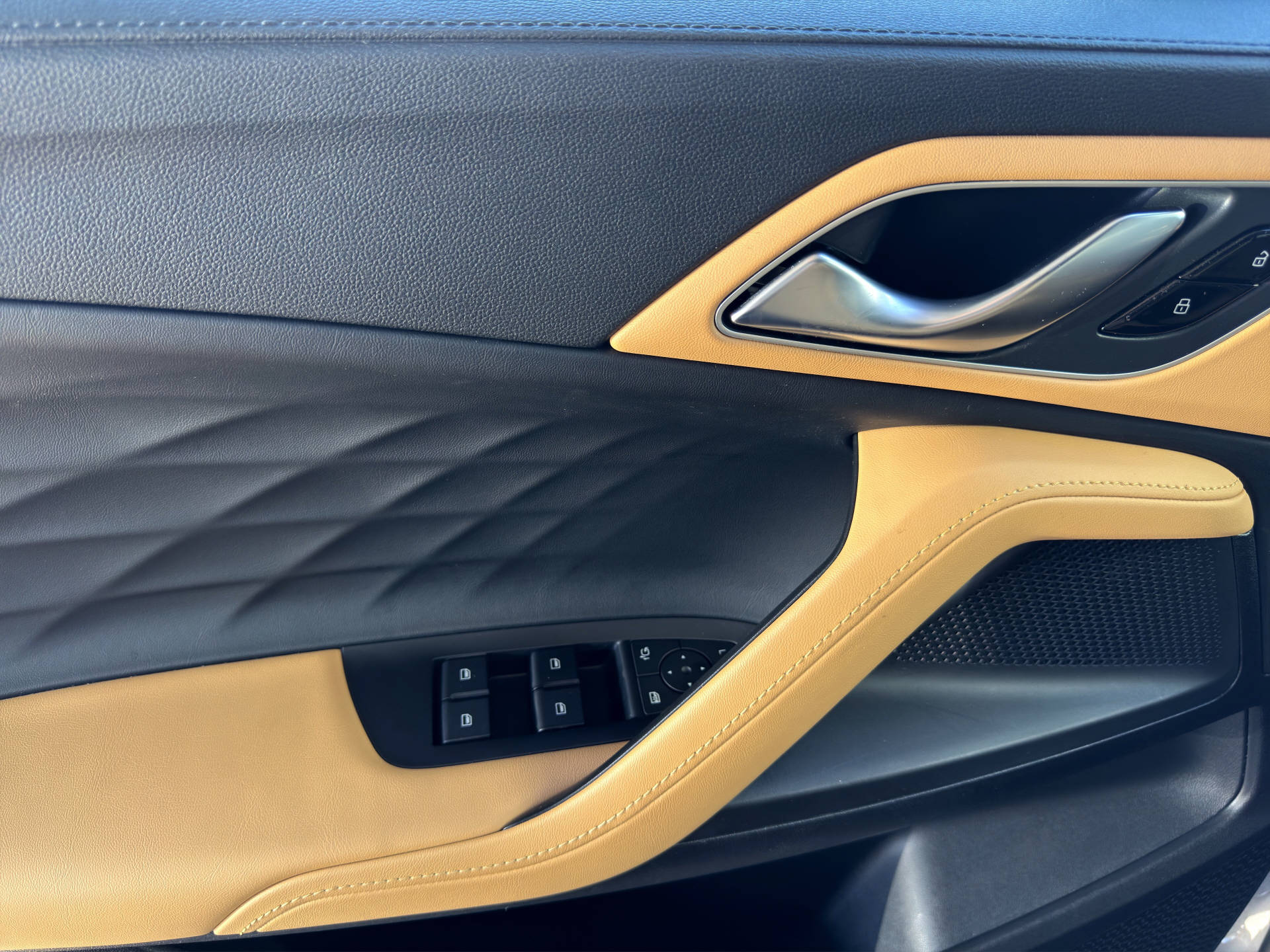 MG HS 1.5 Hybrid Luxury-image-8
