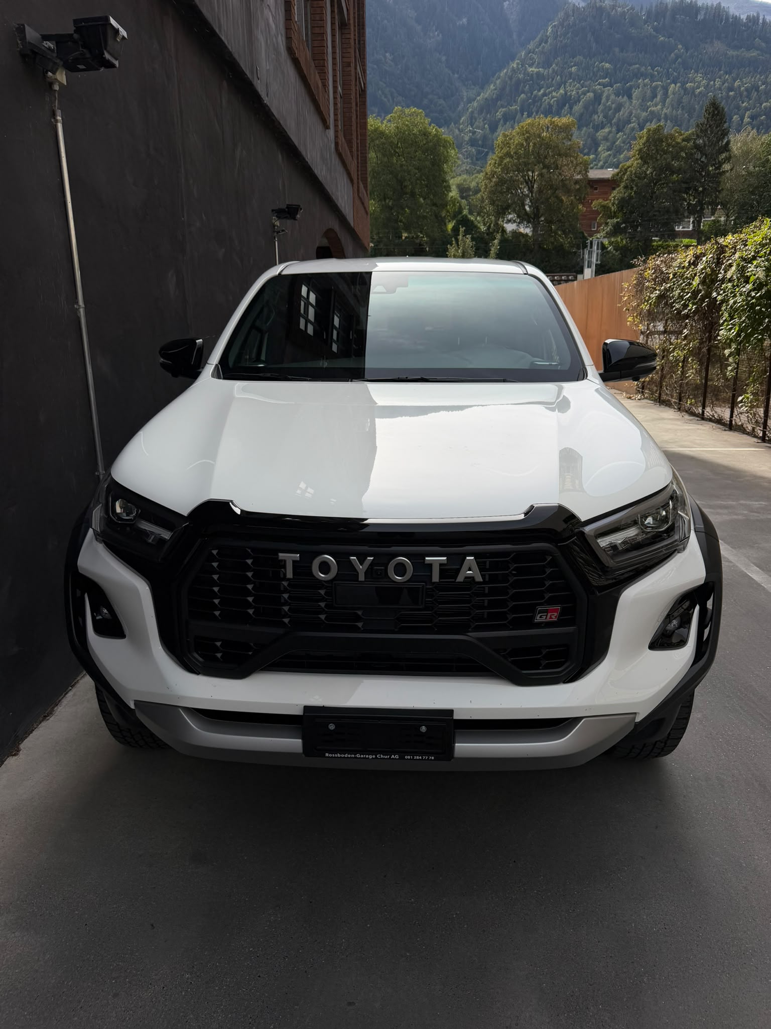 TOYOTA Hilux 2.8d GR Sport II Double Cab 4x4 A-image-3