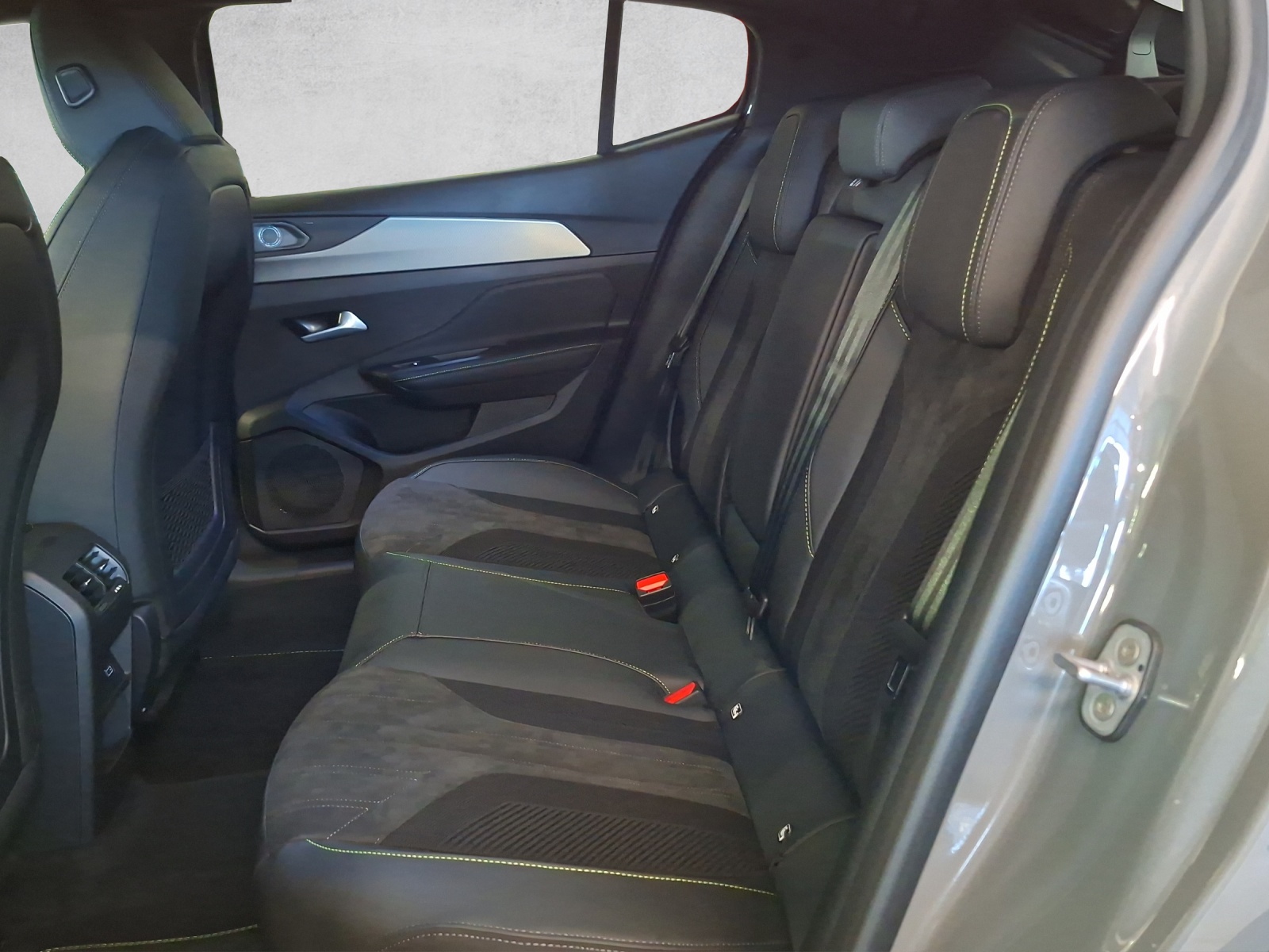 PEUGEOT 408 1.6 PHEV 225 GT Exclusive-image-14