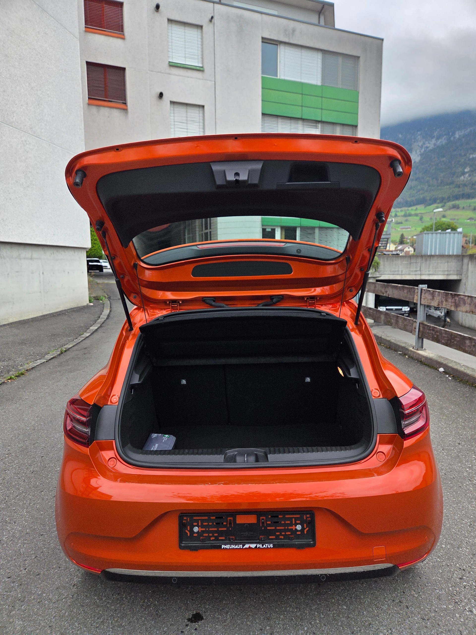 RENAULT Clio 1.6 E-Tech Intens-image-4