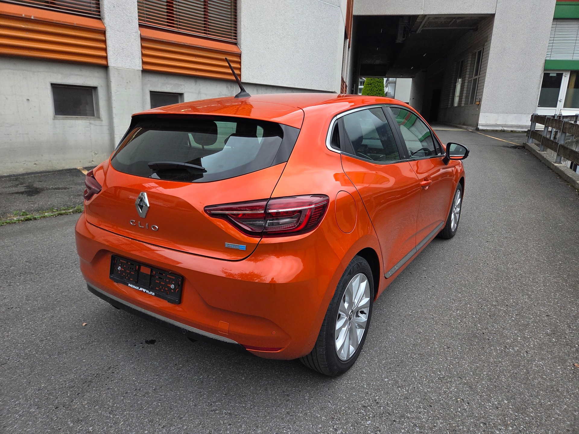 RENAULT Clio 1.6 E-Tech Intens-image-2