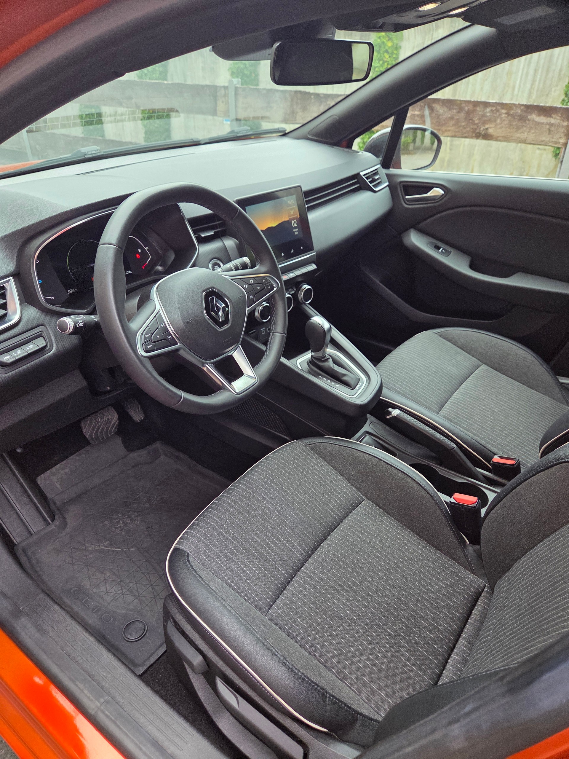 RENAULT Clio 1.6 E-Tech Intens-image-6