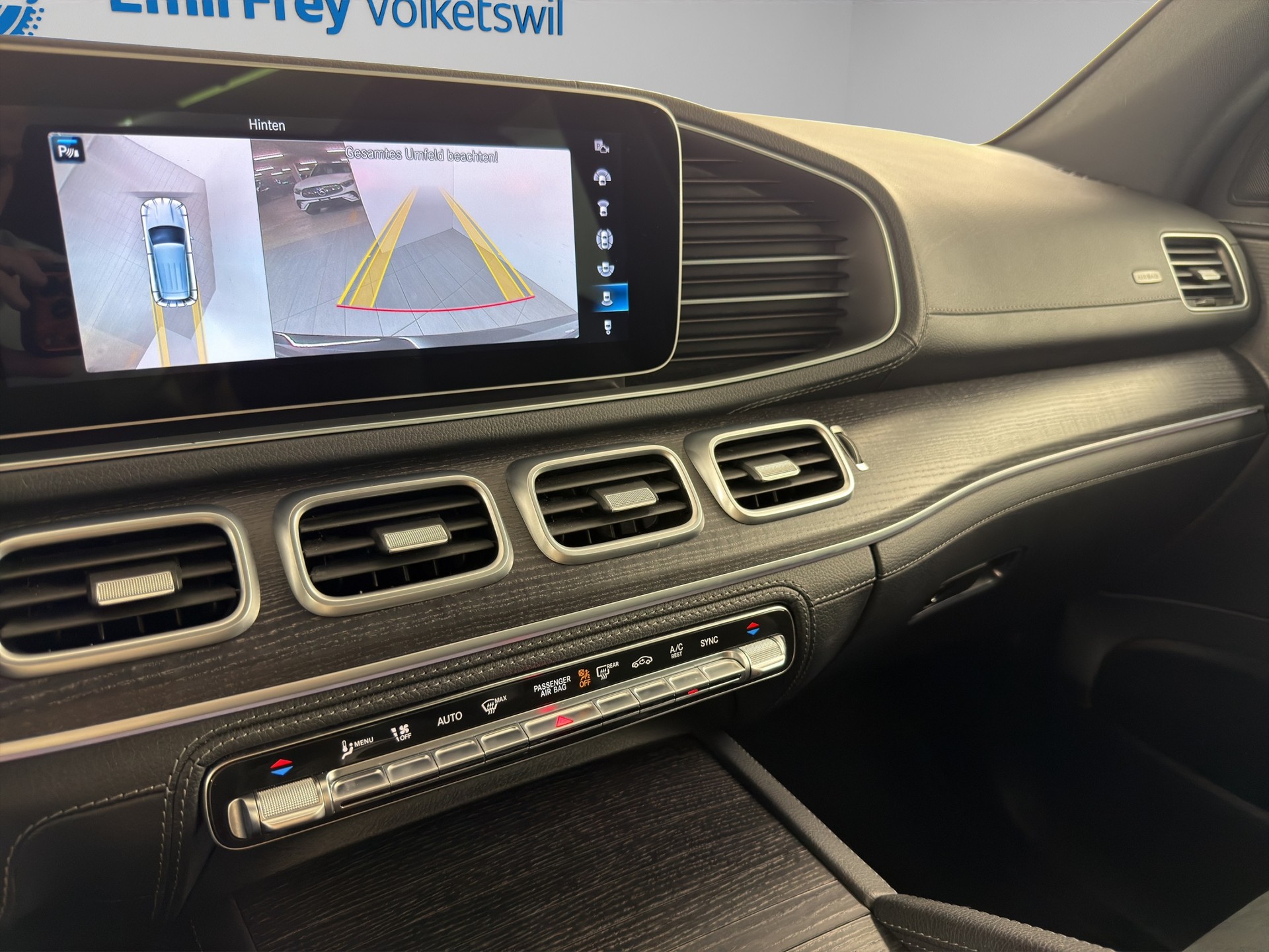 MERCEDES-BENZ GLE-Klasse GLE 300 d AMG Line 4matic-image-11