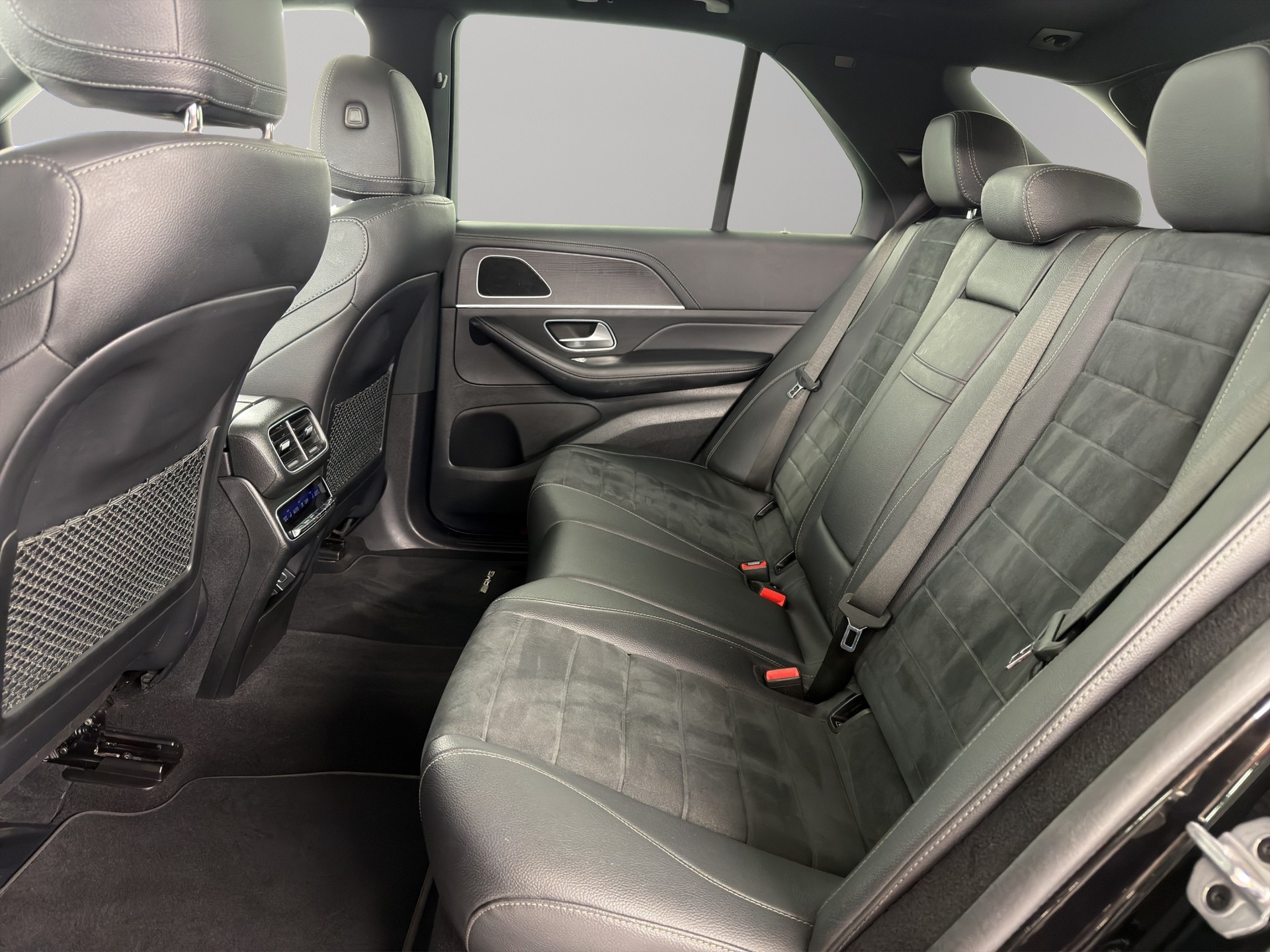 MERCEDES-BENZ GLE-Klasse GLE 300 d AMG Line 4matic-image-8