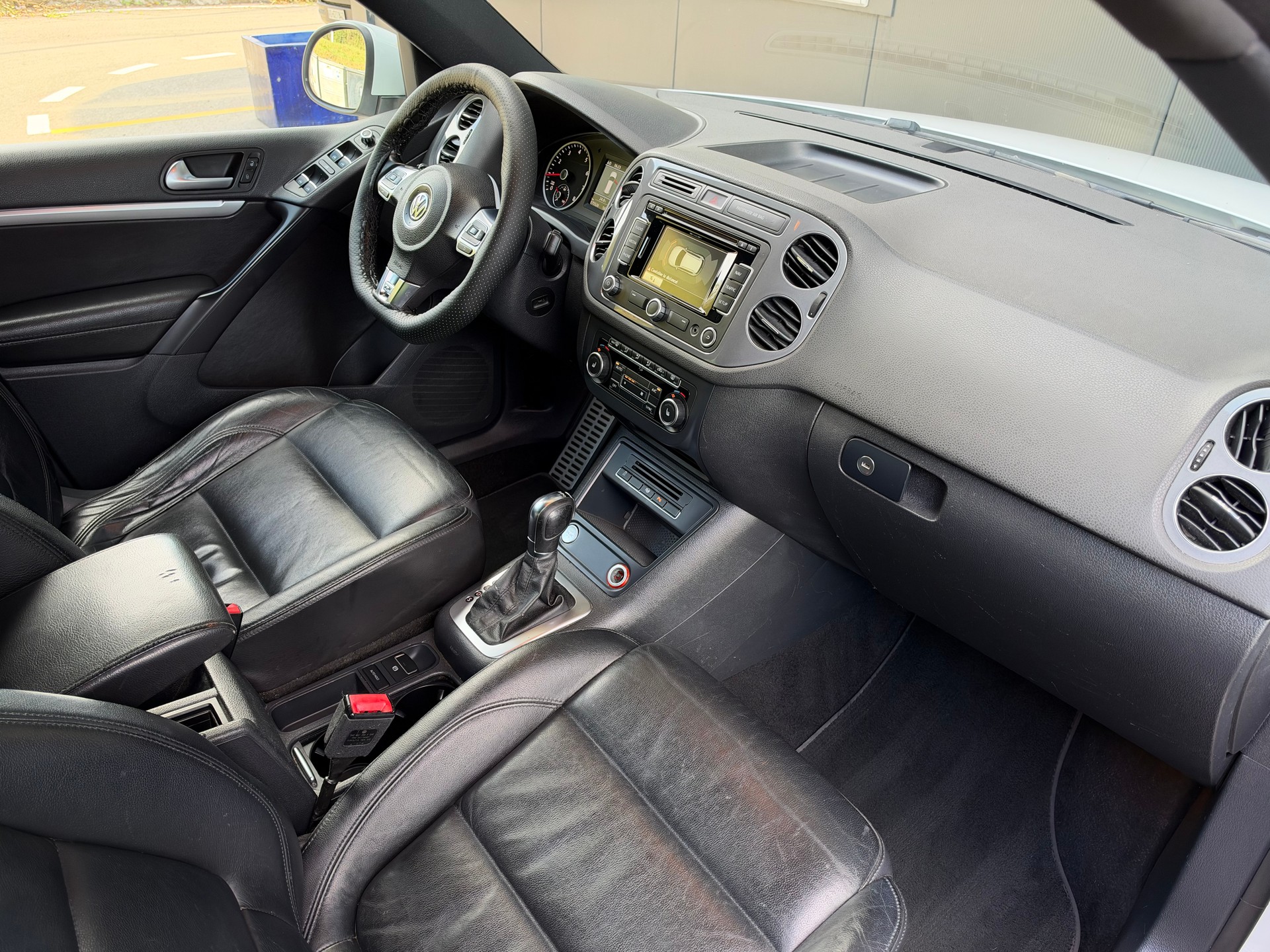 VW Tiguan 2.0 TSI R-Line Design 4Motion DSG-image-12