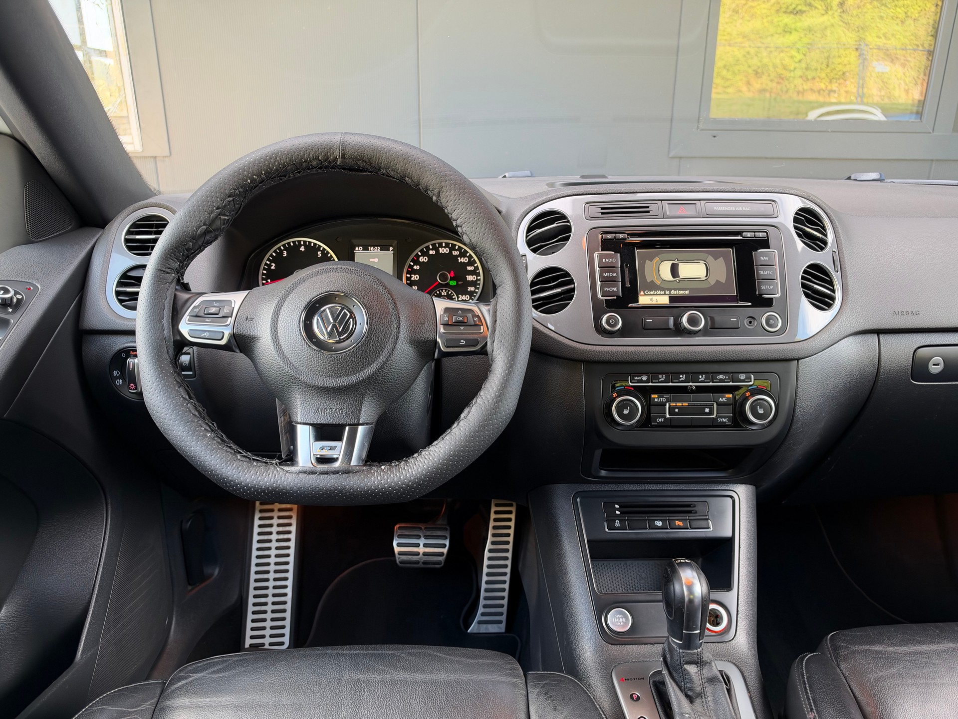 VW Tiguan 2.0 TSI R-Line Design 4Motion DSG-image-10