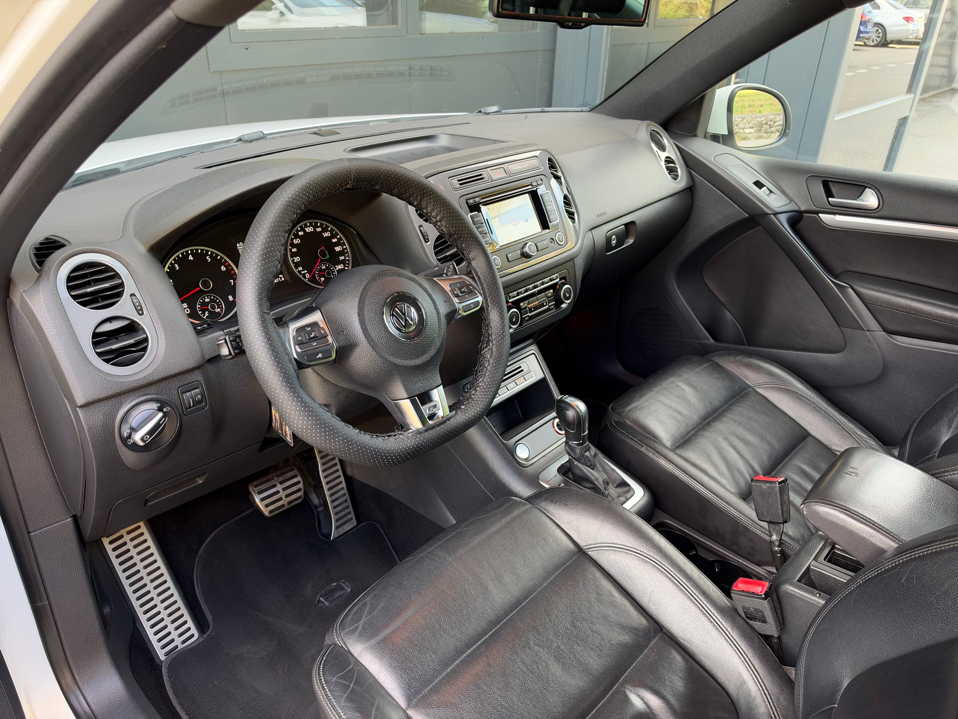 VW Tiguan 2.0 TSI R-Line Design 4Motion DSG-image-6