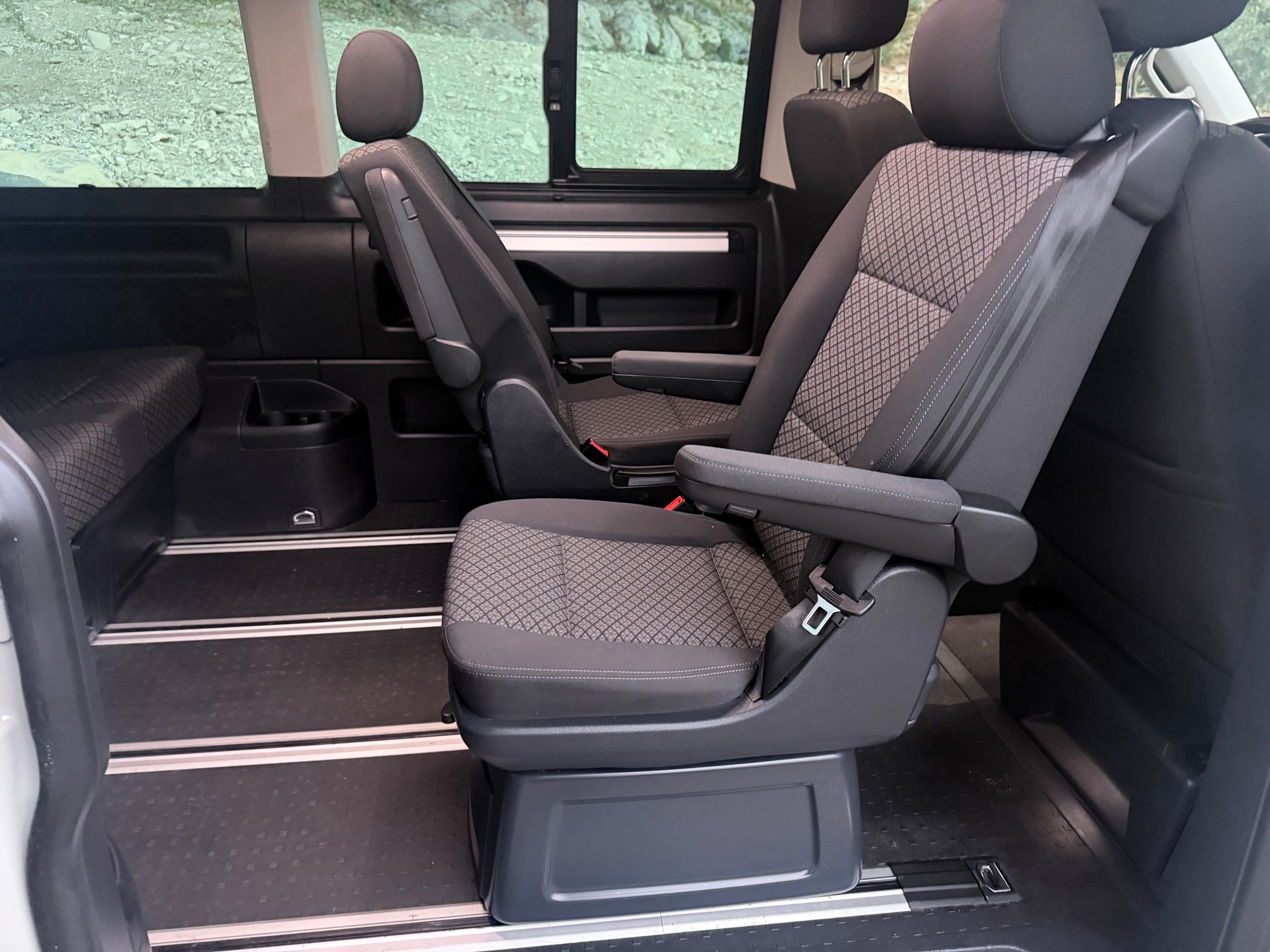 VW T6.1 Multivan 2.0 TDI Trendline Liberty 4Motion DSG-image-11