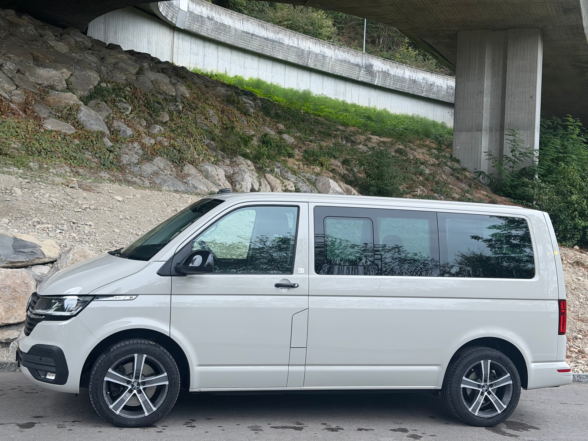 VW T6.1 Multivan 2.0 TDI Trendline Liberty 4Motion DSG-image-2