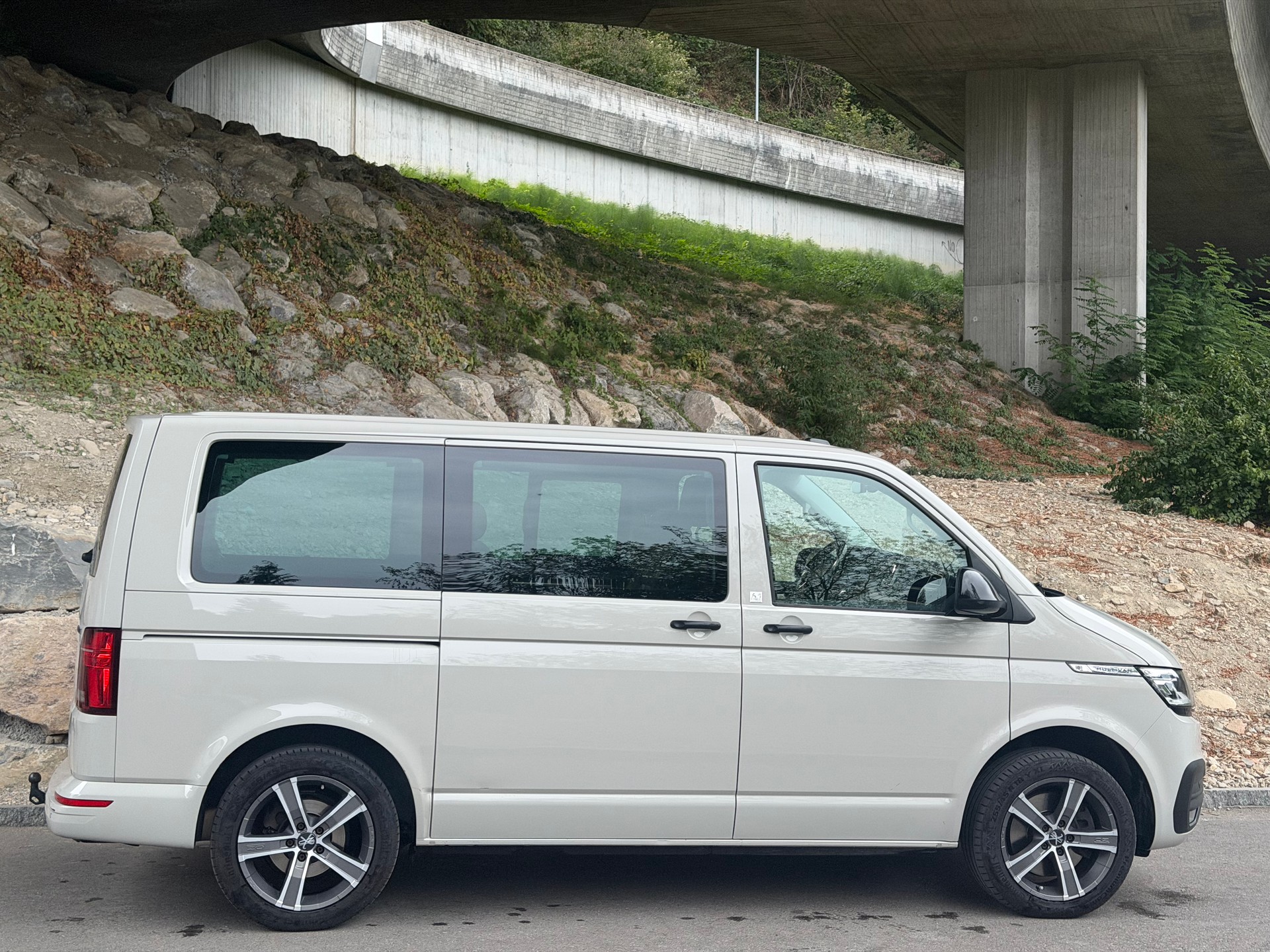 VW T6.1 Multivan 2.0 TDI Trendline Liberty 4Motion DSG-image-5