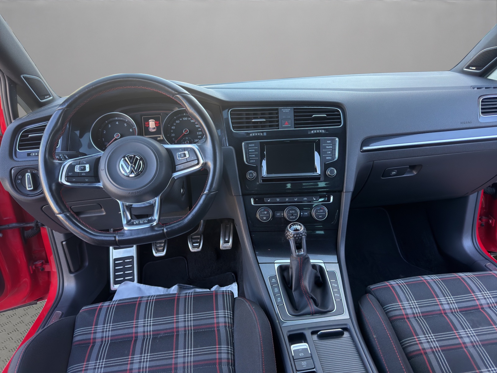 VW Golf 2.0 TSI GTI Performance-image-12