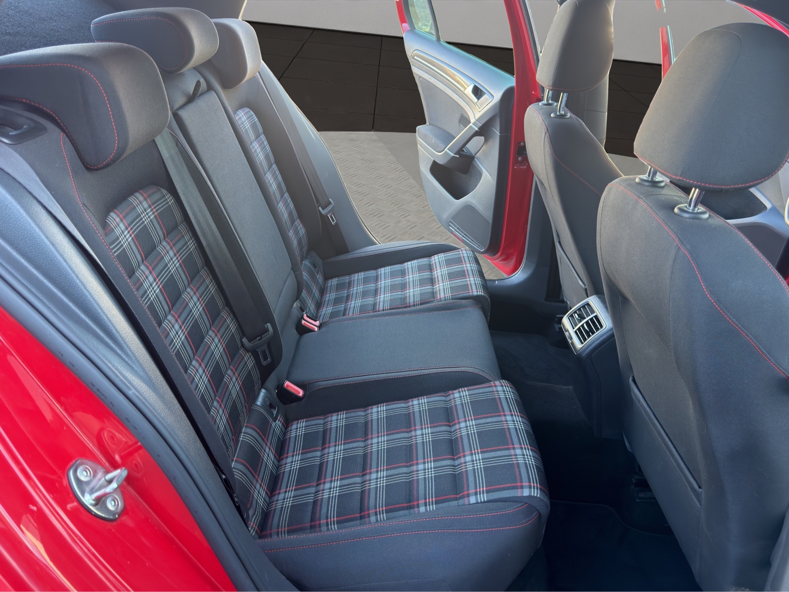 VW Golf 2.0 TSI GTI Performance-image-16
