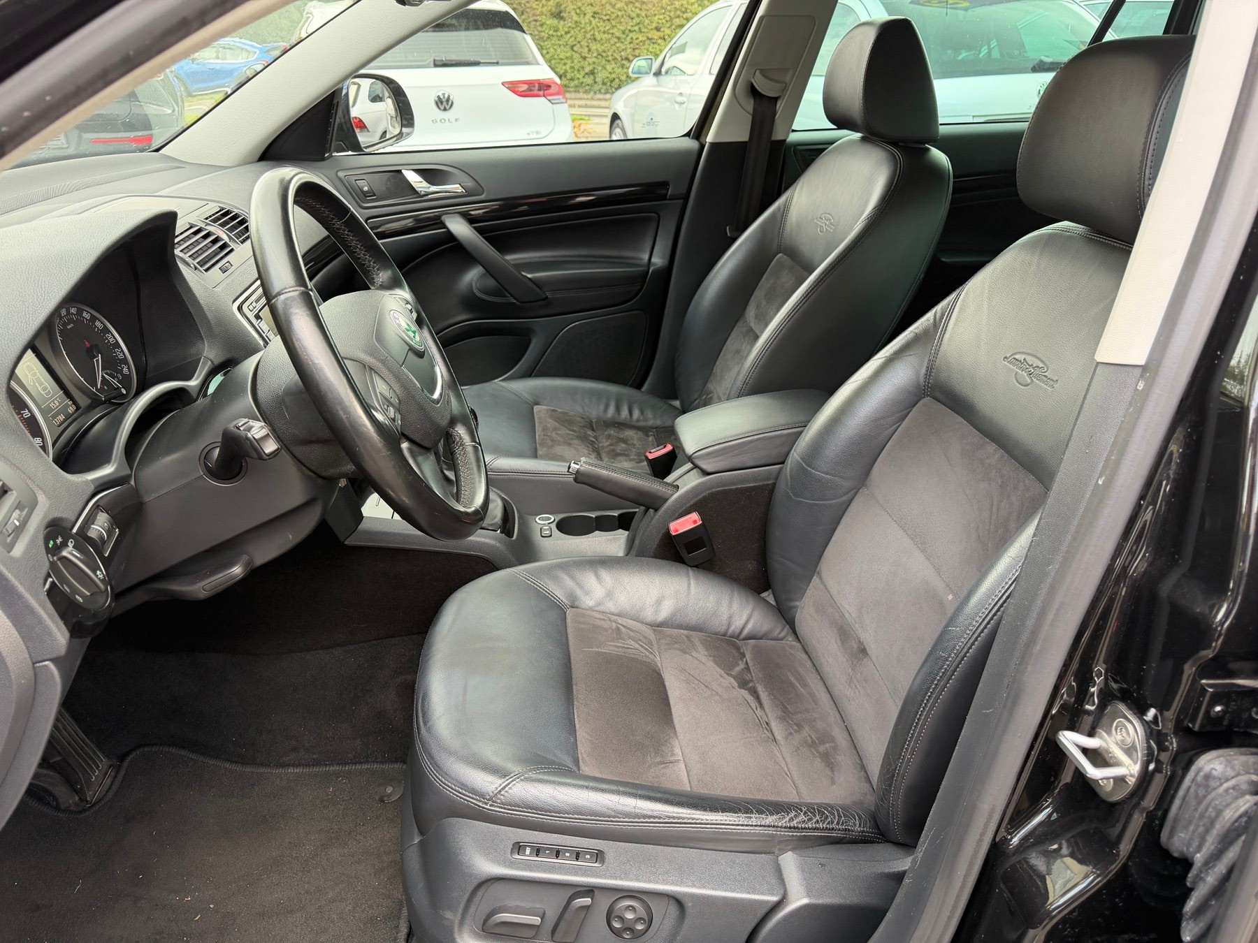 SKODA Octavia Combi 1.8 TSI Laurin & Klement-image-8