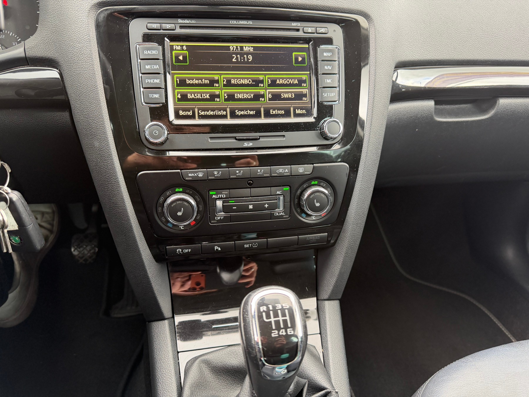 SKODA Octavia Combi 1.8 TSI Laurin & Klement-image-11