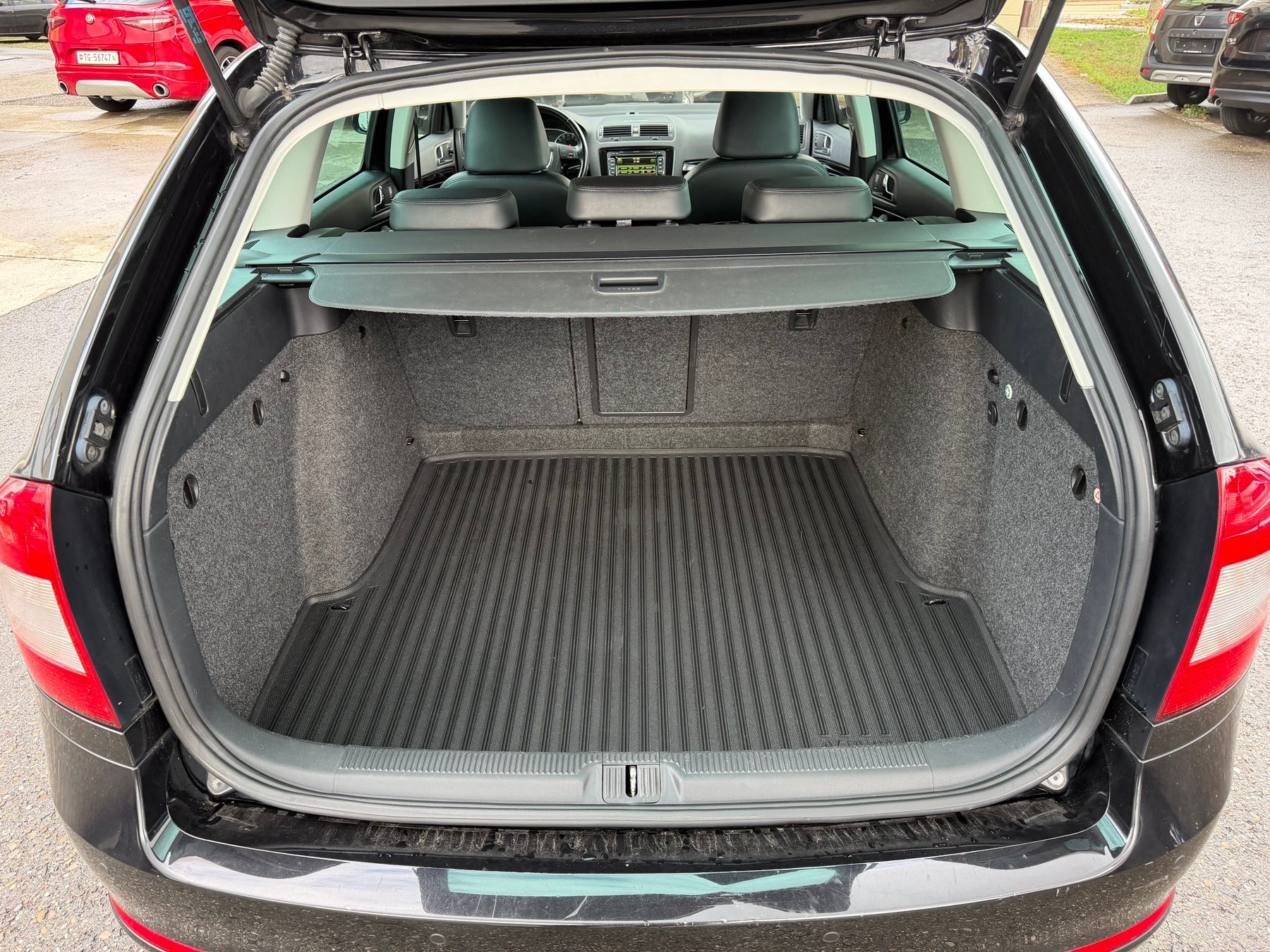 SKODA Octavia Combi 1.8 TSI Laurin & Klement-image-12