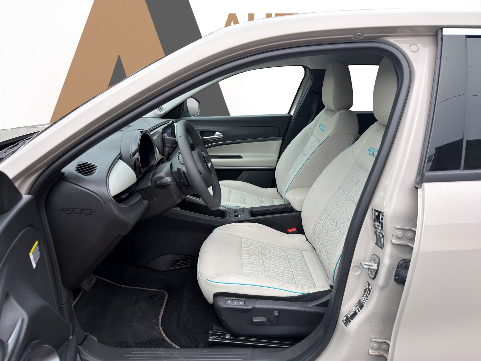 FIAT 600 1.2 Hybrid La Prima-image-8