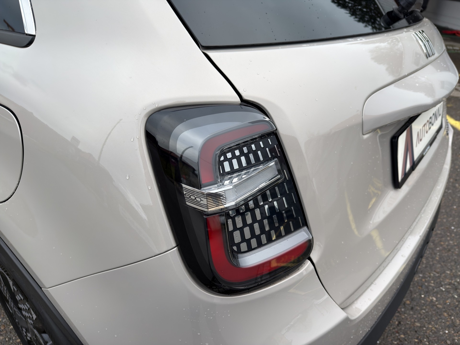 FIAT 600 1.2 Hybrid La Prima-image-22