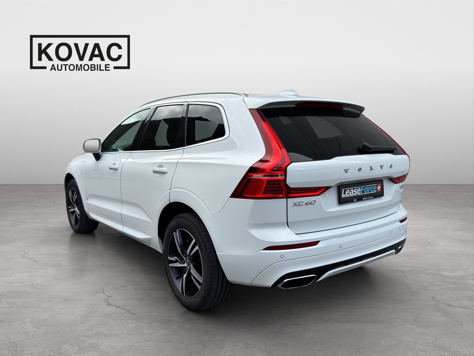 VOLVO XC60 T8 eAWD R-Design Geartronic-image-2