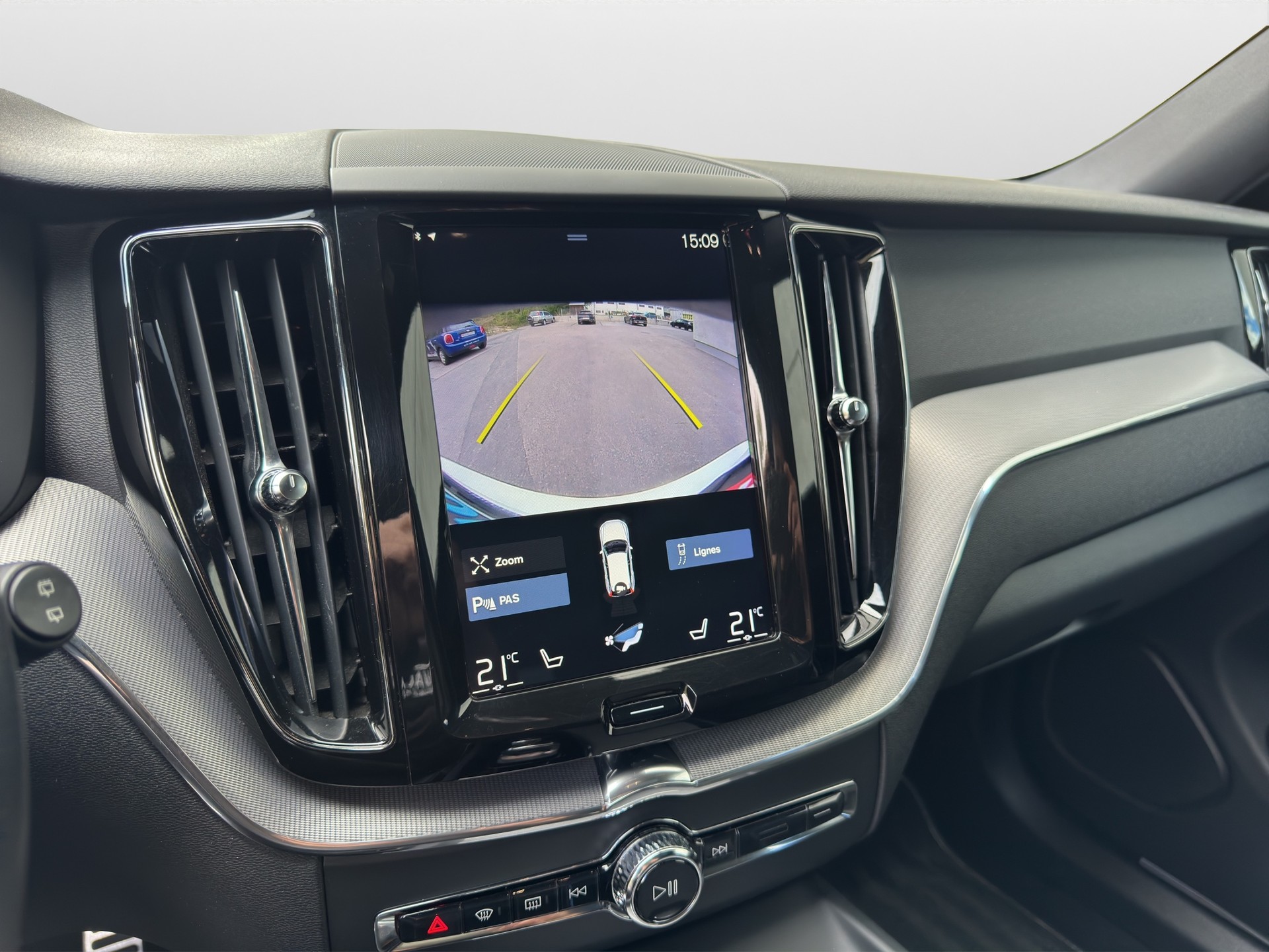 VOLVO XC60 T8 eAWD R-Design Geartronic-image-10