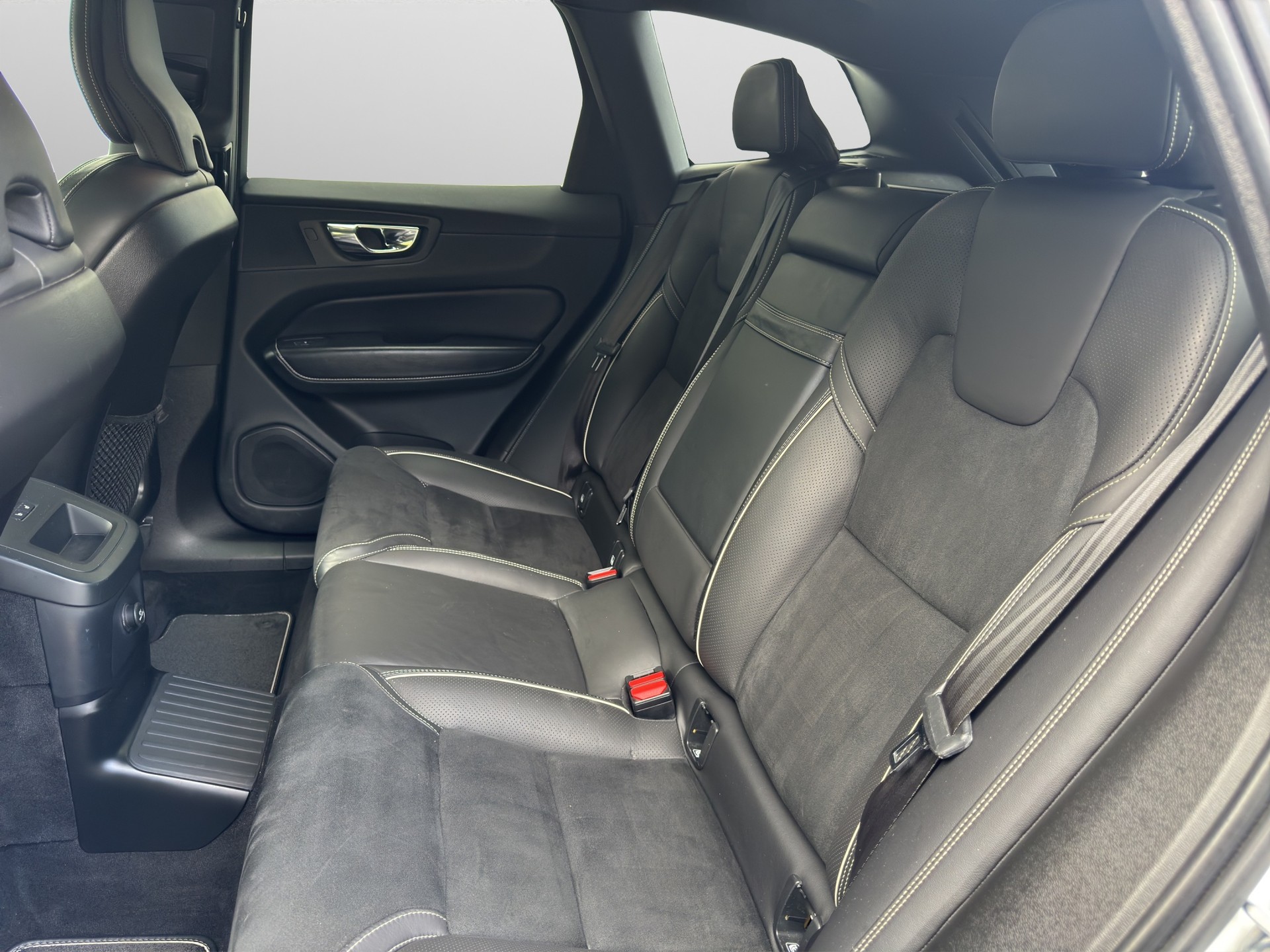 VOLVO XC60 T8 eAWD R-Design Geartronic-image-7