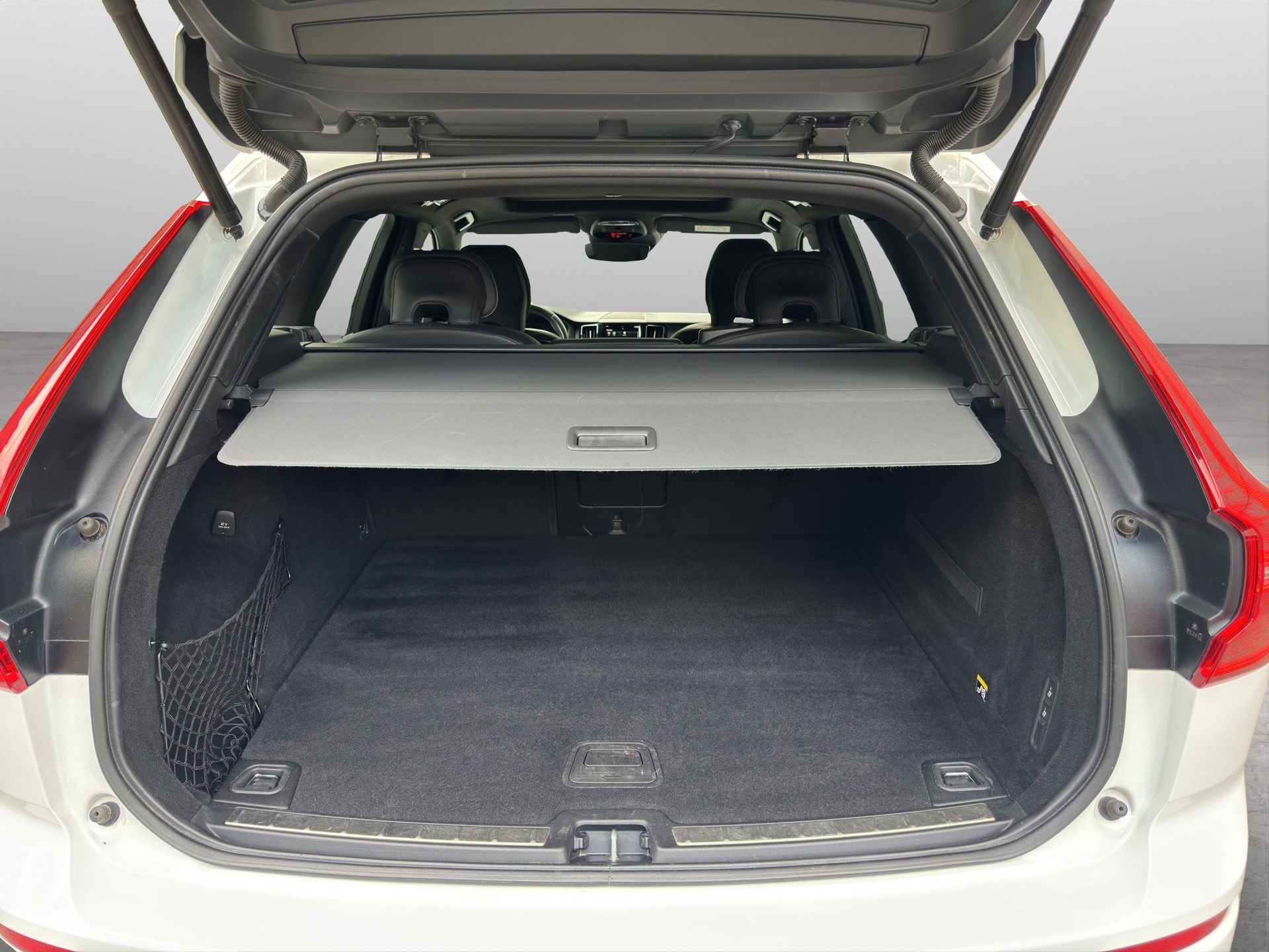 VOLVO XC60 T8 eAWD R-Design Geartronic-image-11