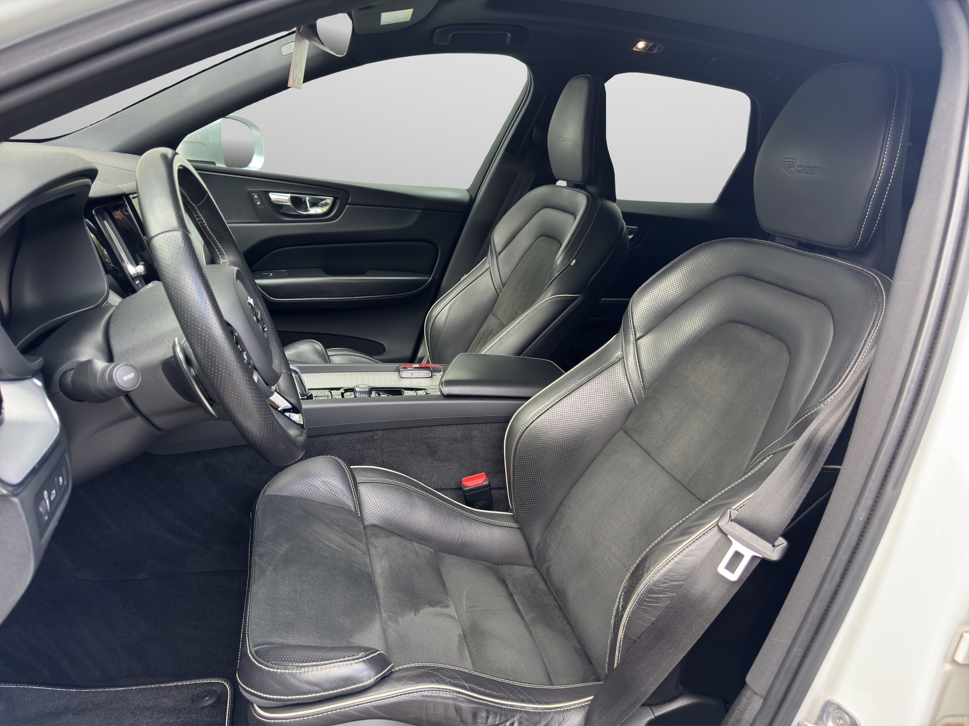 VOLVO XC60 T8 eAWD R-Design Geartronic-image-4
