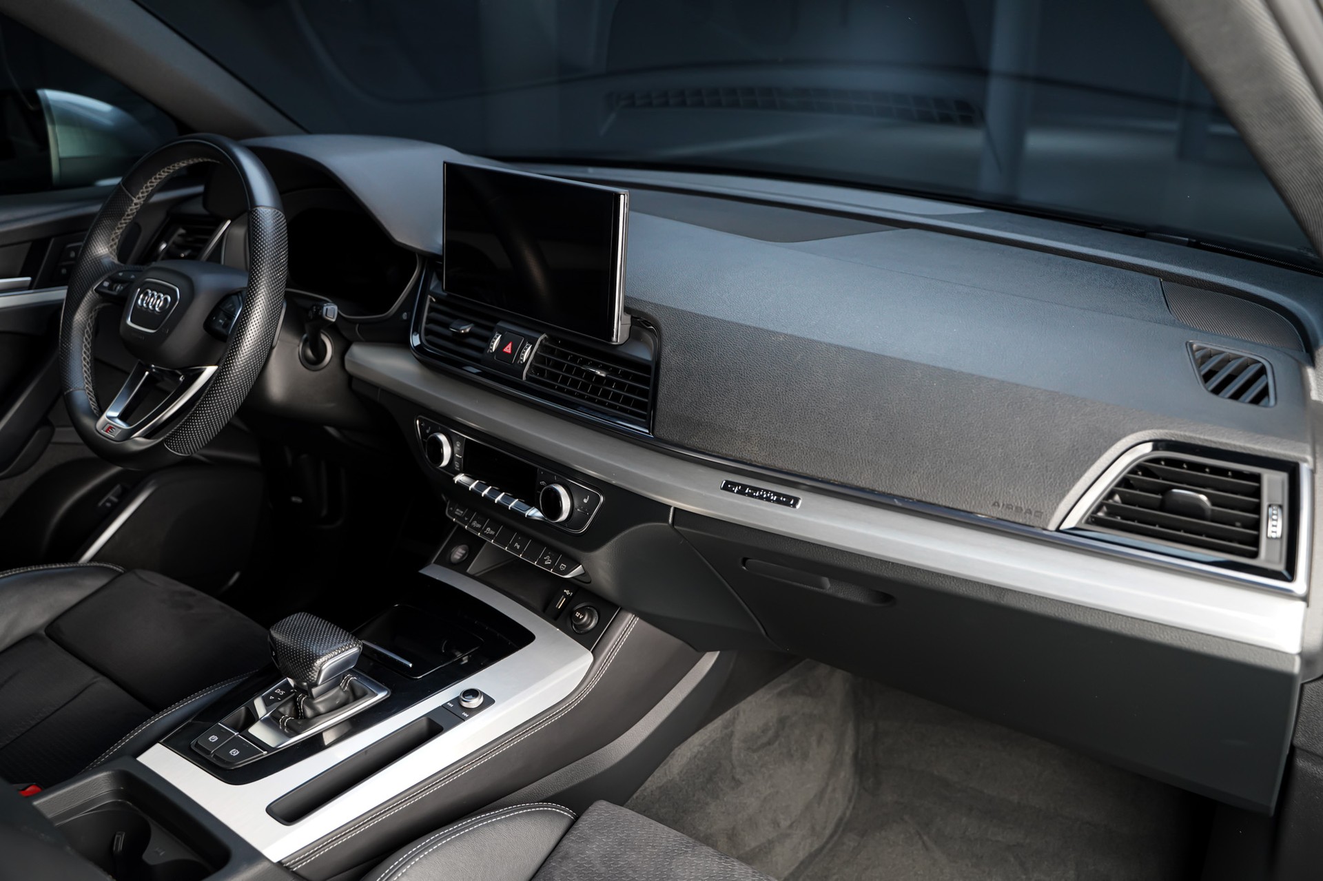 AUDI Q5 Sportback 40 TFSI S line quattro S-tronic-image-19