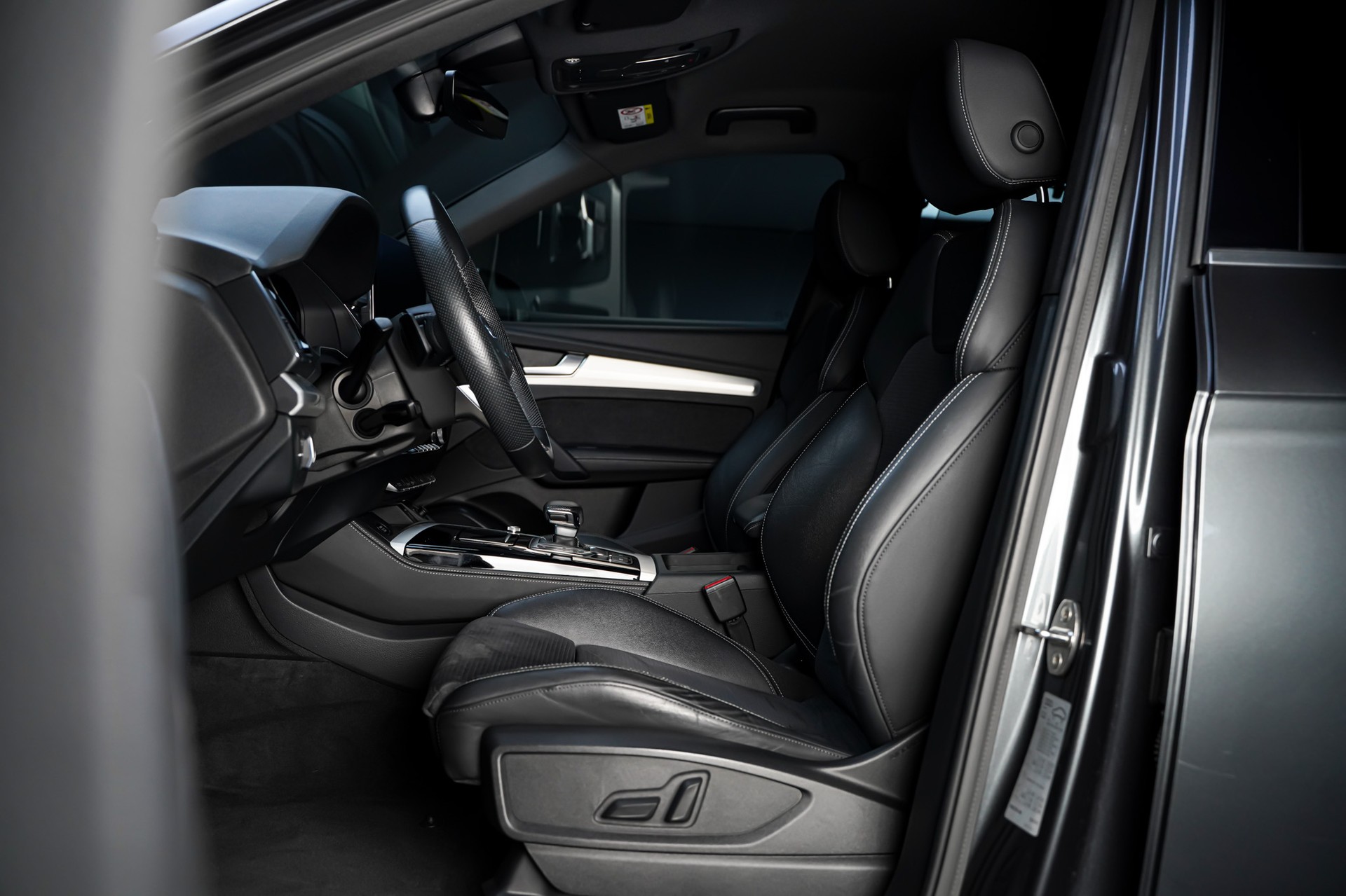 AUDI Q5 Sportback 40 TFSI S line quattro S-tronic-image-12