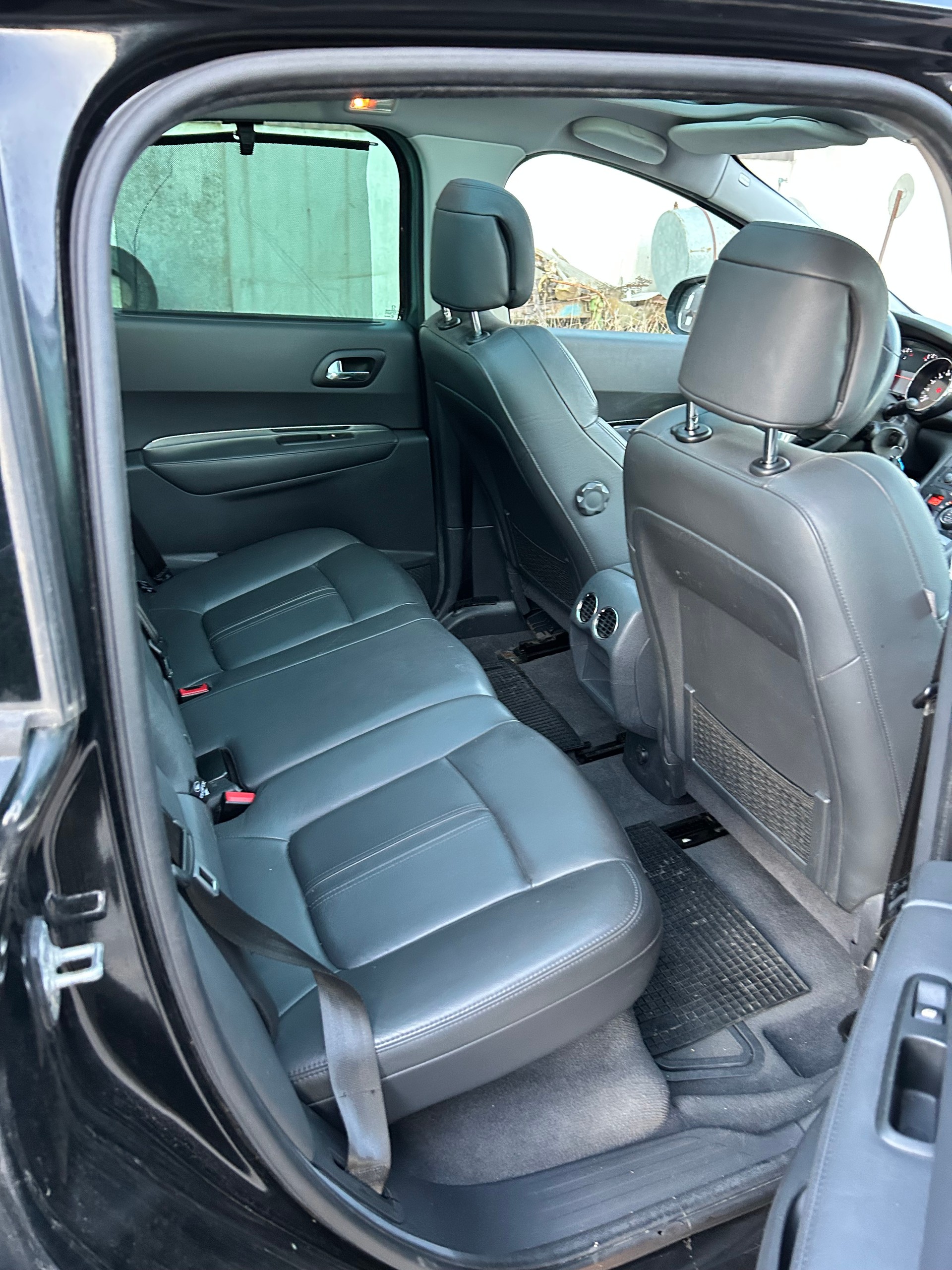 PEUGEOT 3008 1.6 16V VTI Trendy Clim-image-9