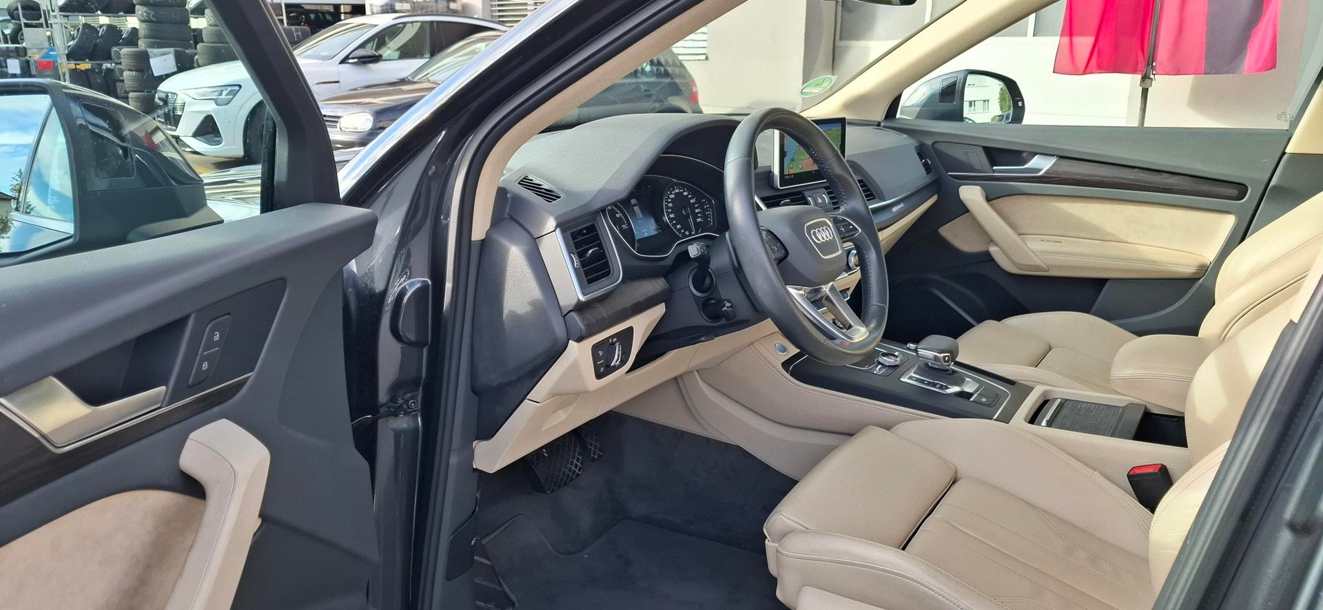 AUDI Q5 55 TFSI e quattro-image-7