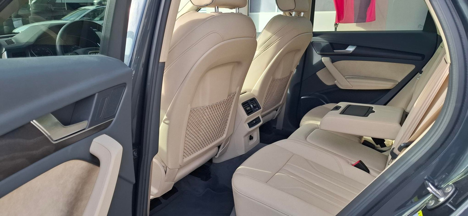 AUDI Q5 55 TFSI e quattro-image-9