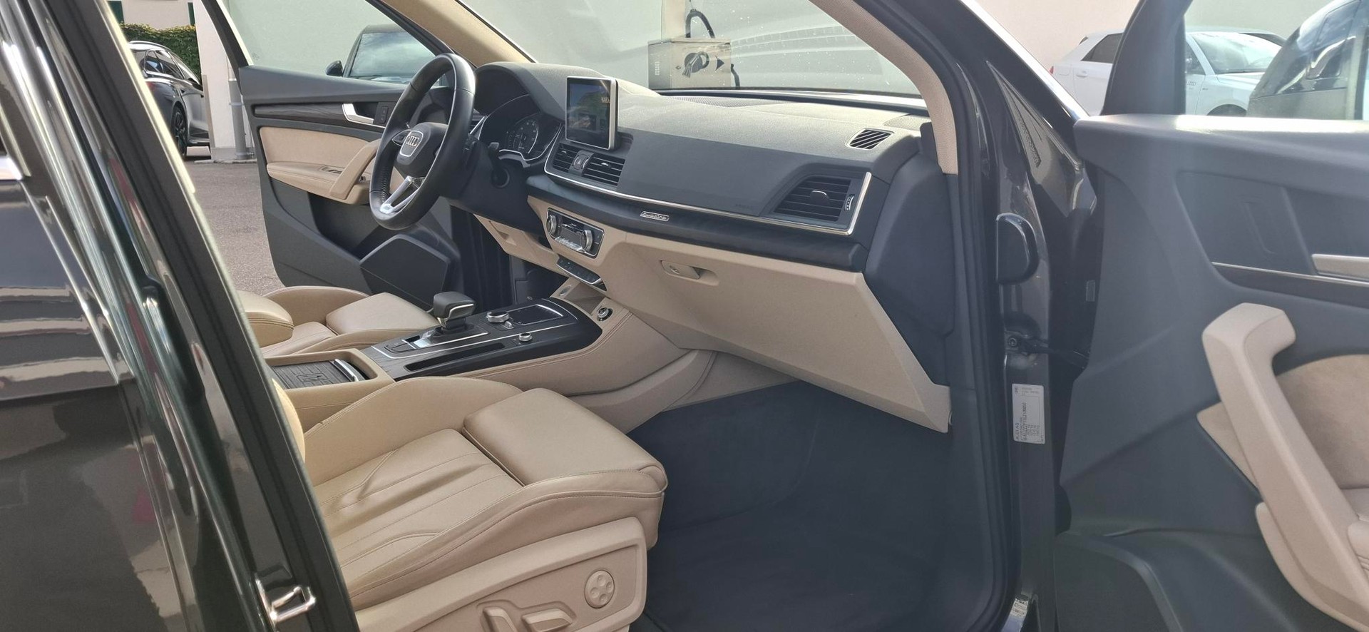 AUDI Q5 55 TFSI e quattro-image-8