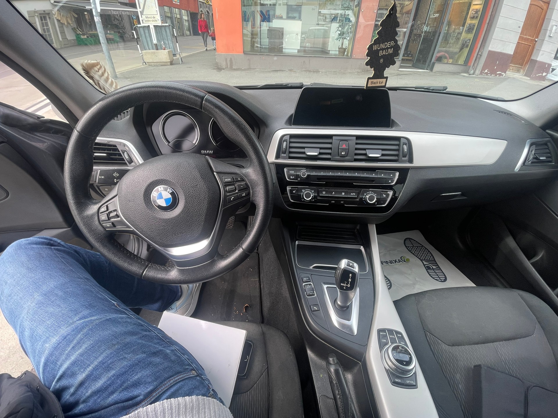BMW 118i-image-4