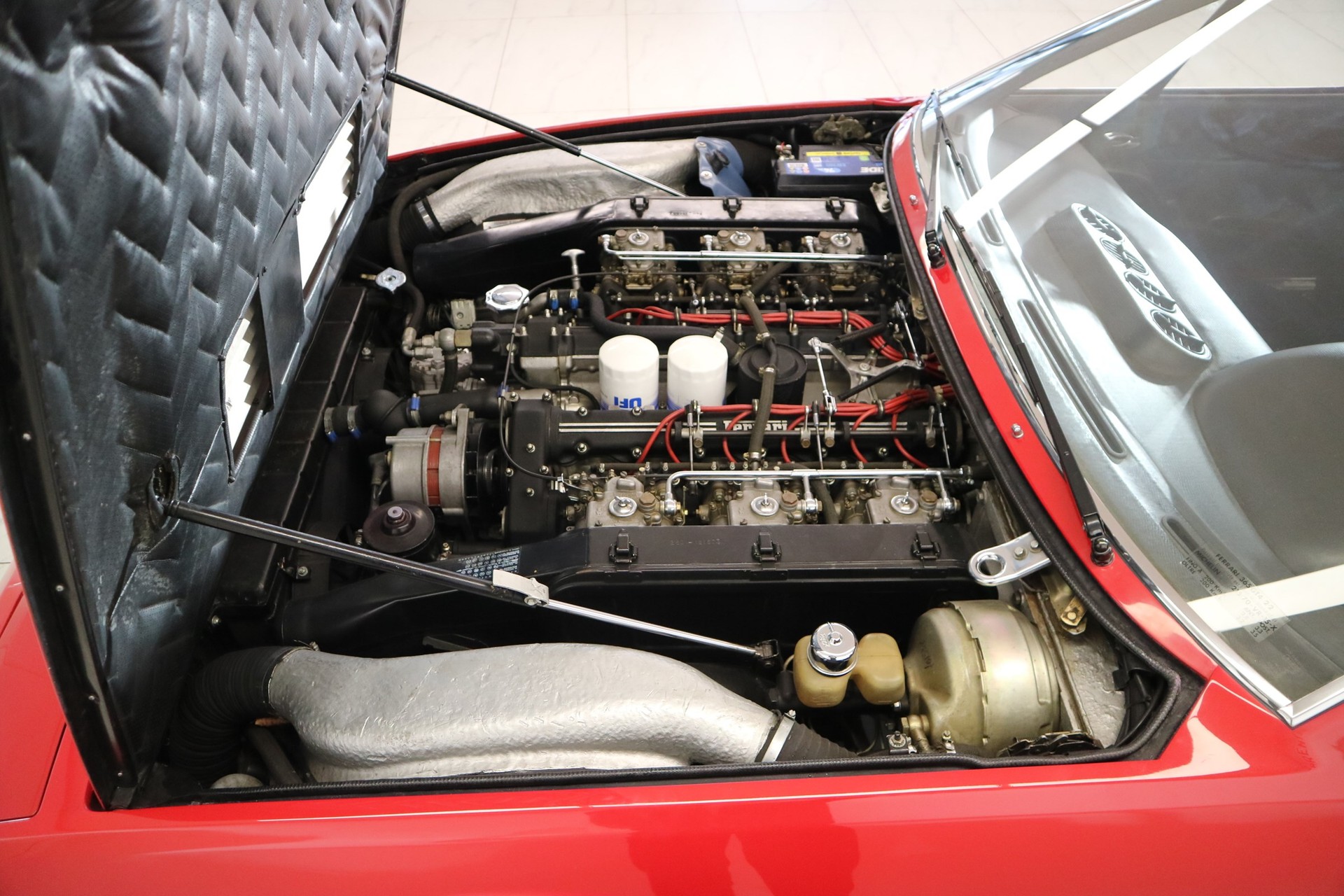 FERRARI 365 GT 4 2+2-image-9