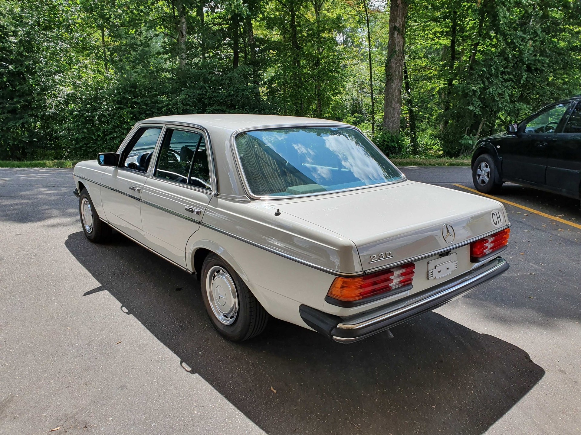 MERCEDES-BENZ 230 W123-image-1