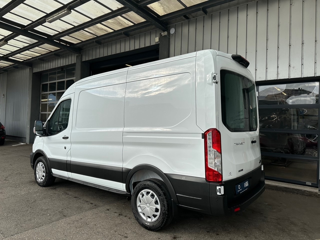 FORD Transit Van 330 L2H2 2.0 EcoBlue 130 Trend MHEV-image-7